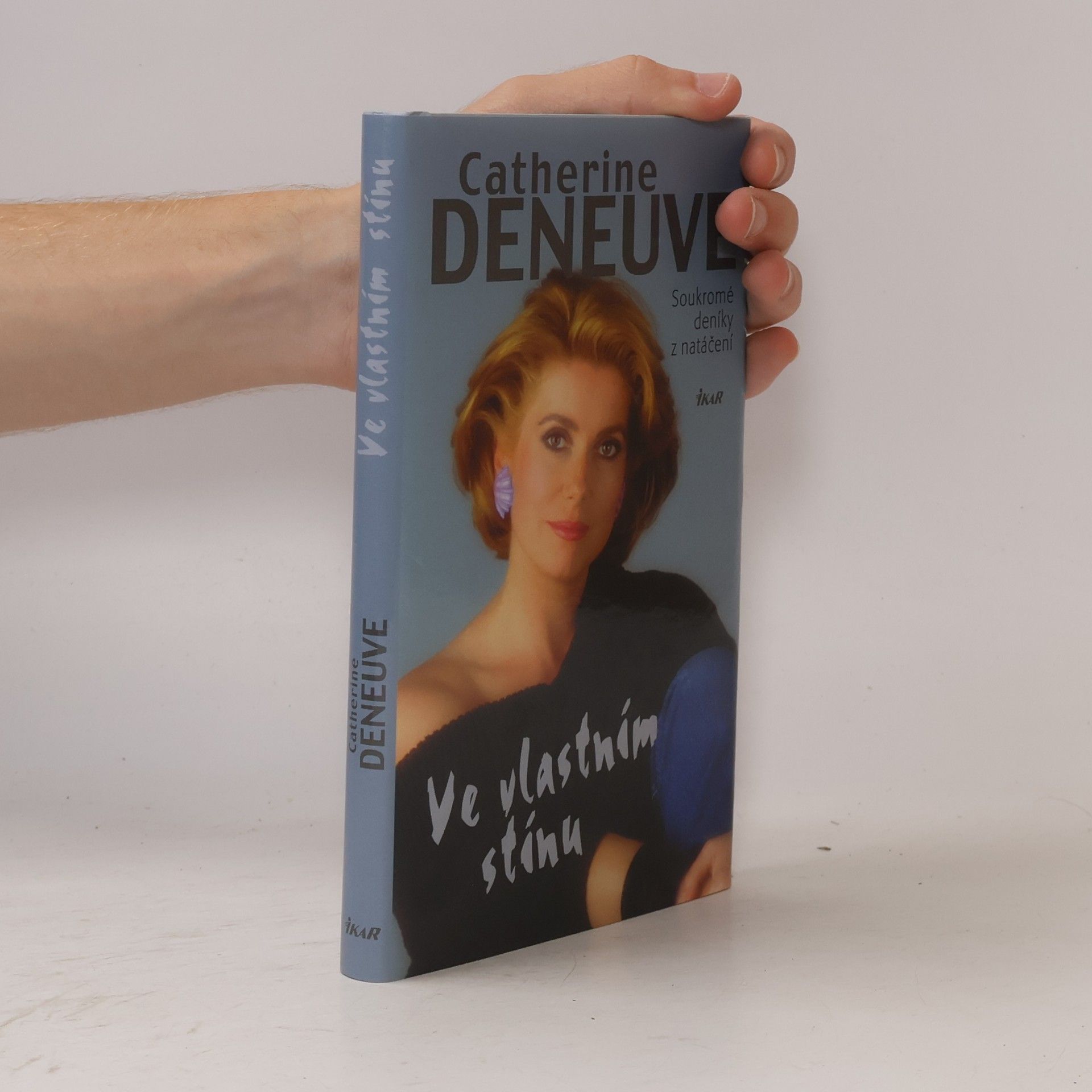Catherine Deneuve Ve vlastním stínu : soukromé deníky z natáčení
