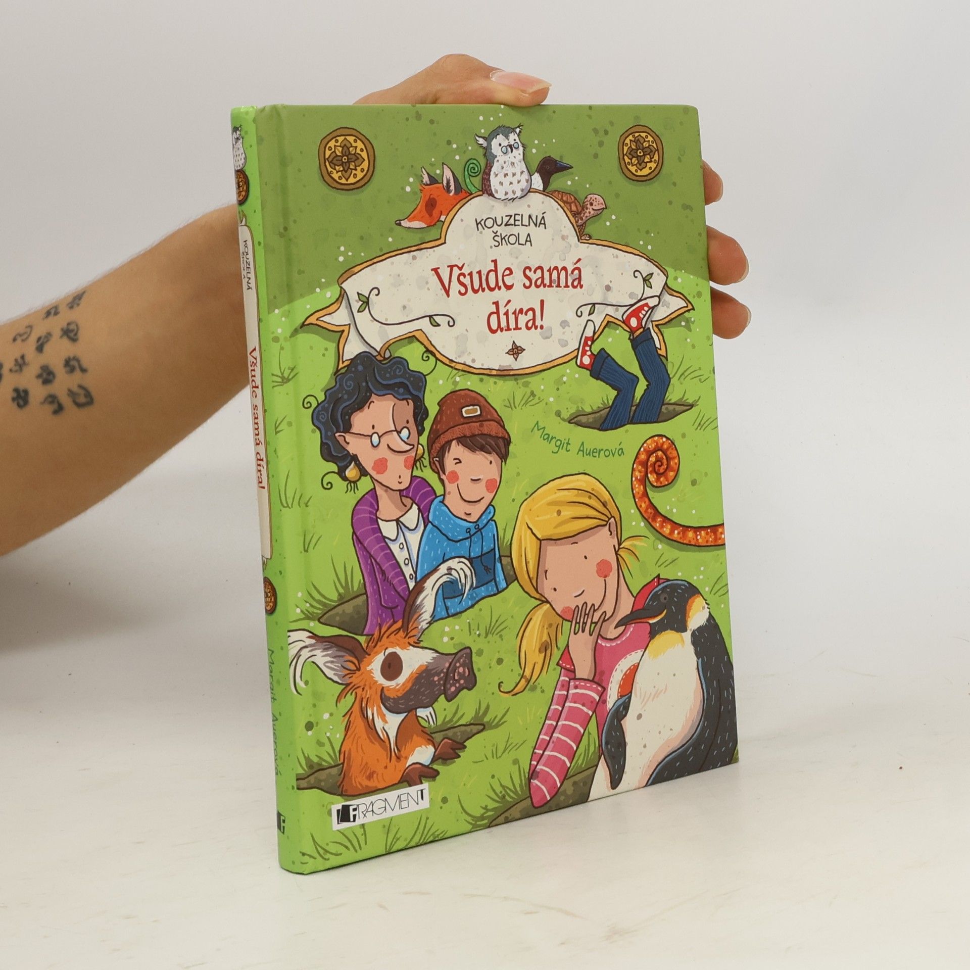 Margit Auer Všude samá díra!
