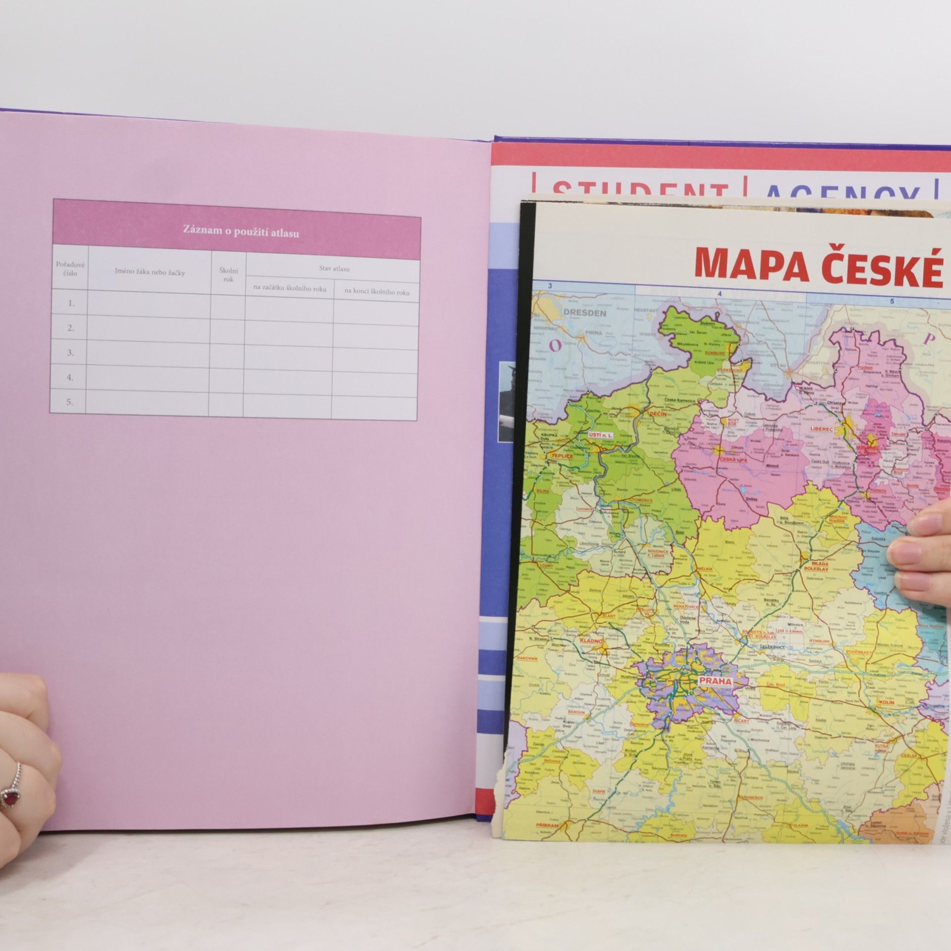 Kolektív autorov Školní atlas světa