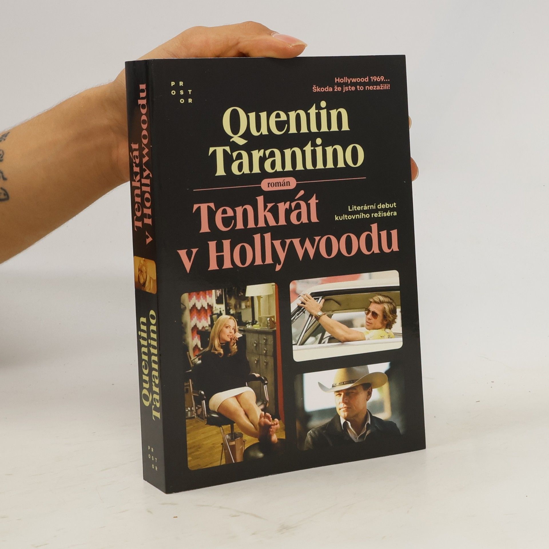 Quentin Tarantino Tenkrát v Hollywoodu : román