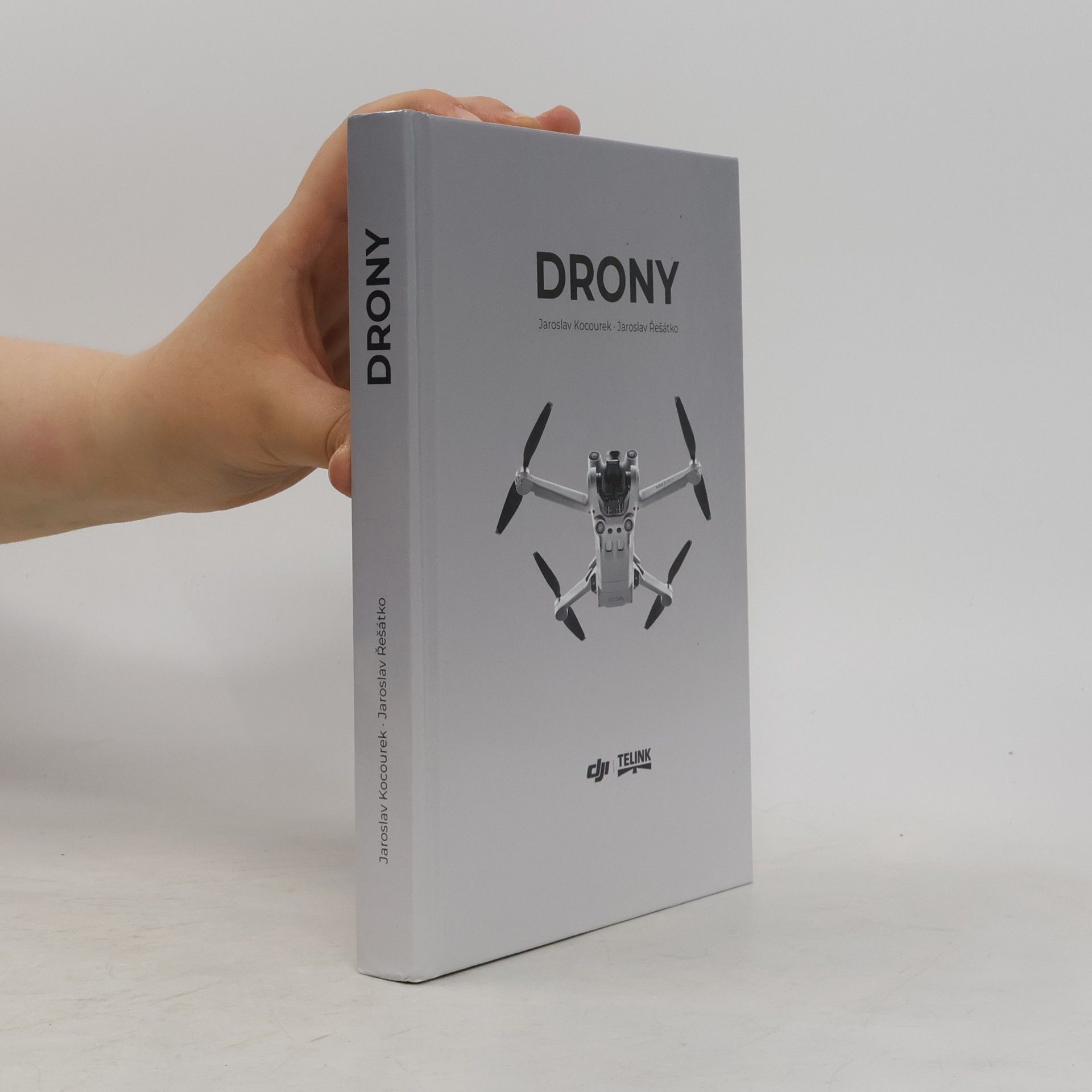 Jaroslav Řešátko Drony. Praktická příručka pro majitele dronů DJI