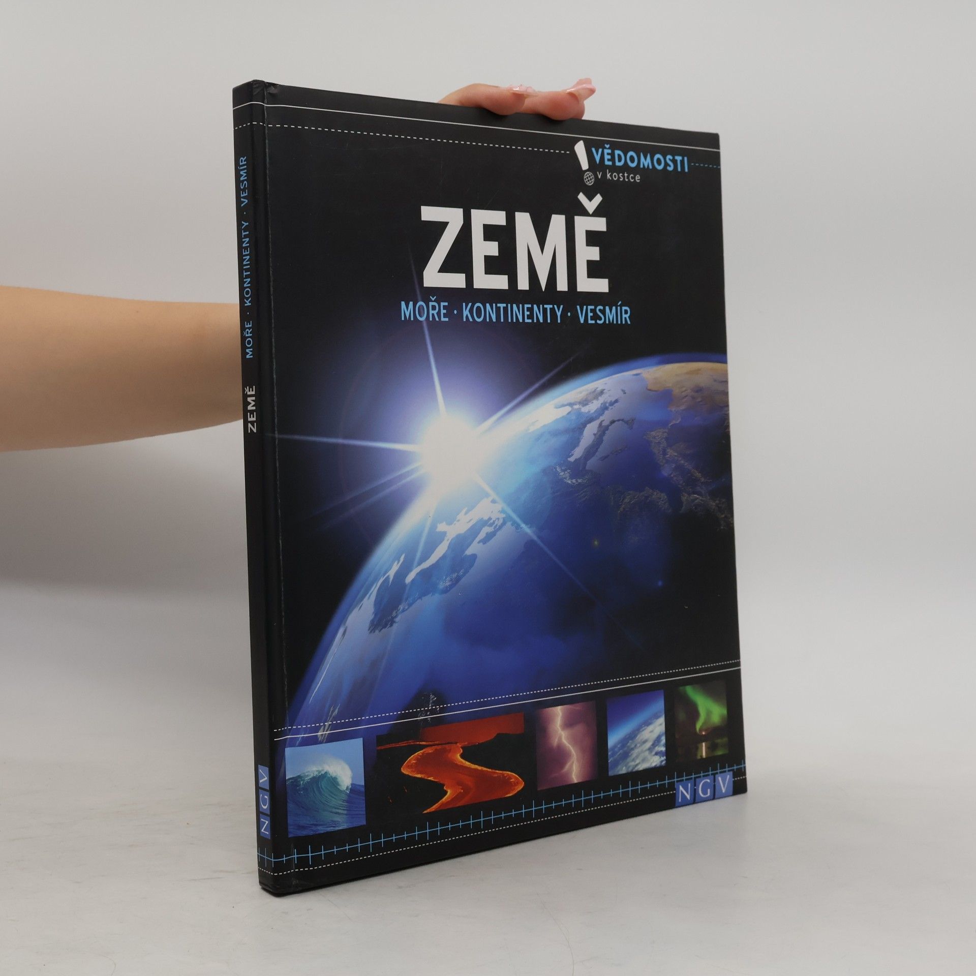 Autorenkollektiv Země. Moře, kontinenty, vesmír