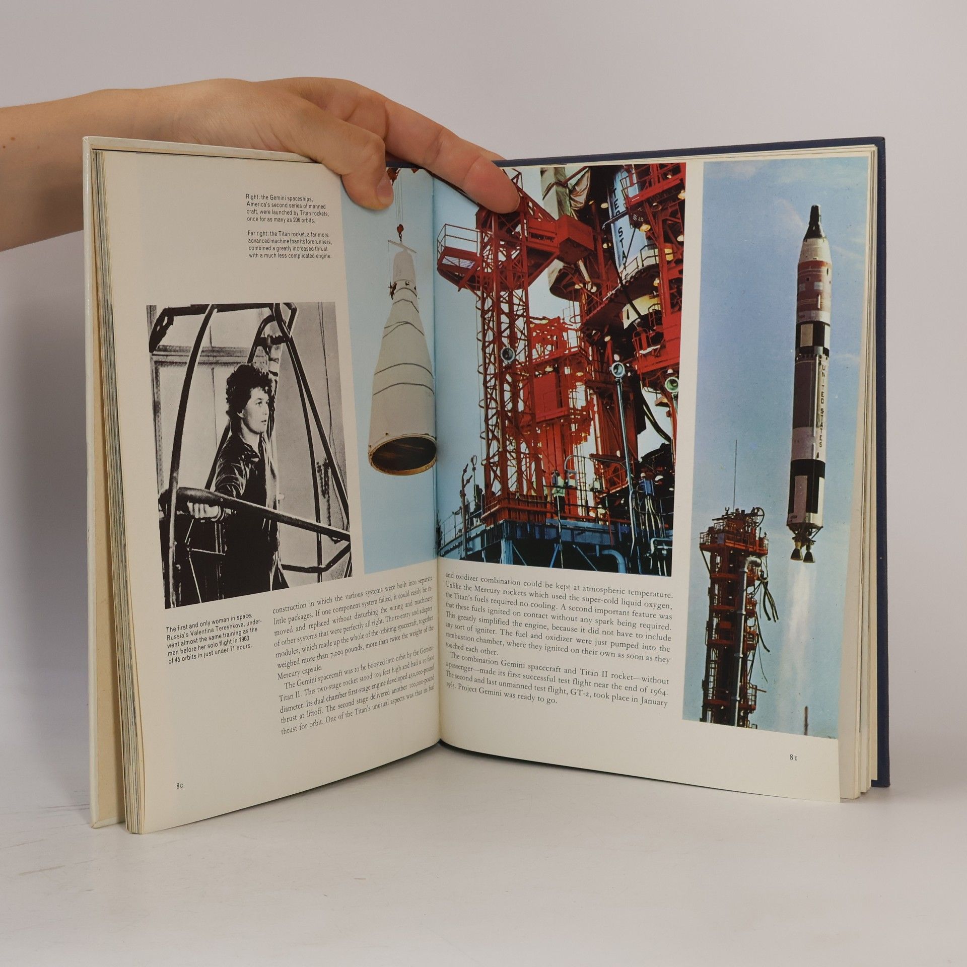 Collectif d'auteurs Encyclopedia of Discovery And Exploration 17. The Moon And Beyond