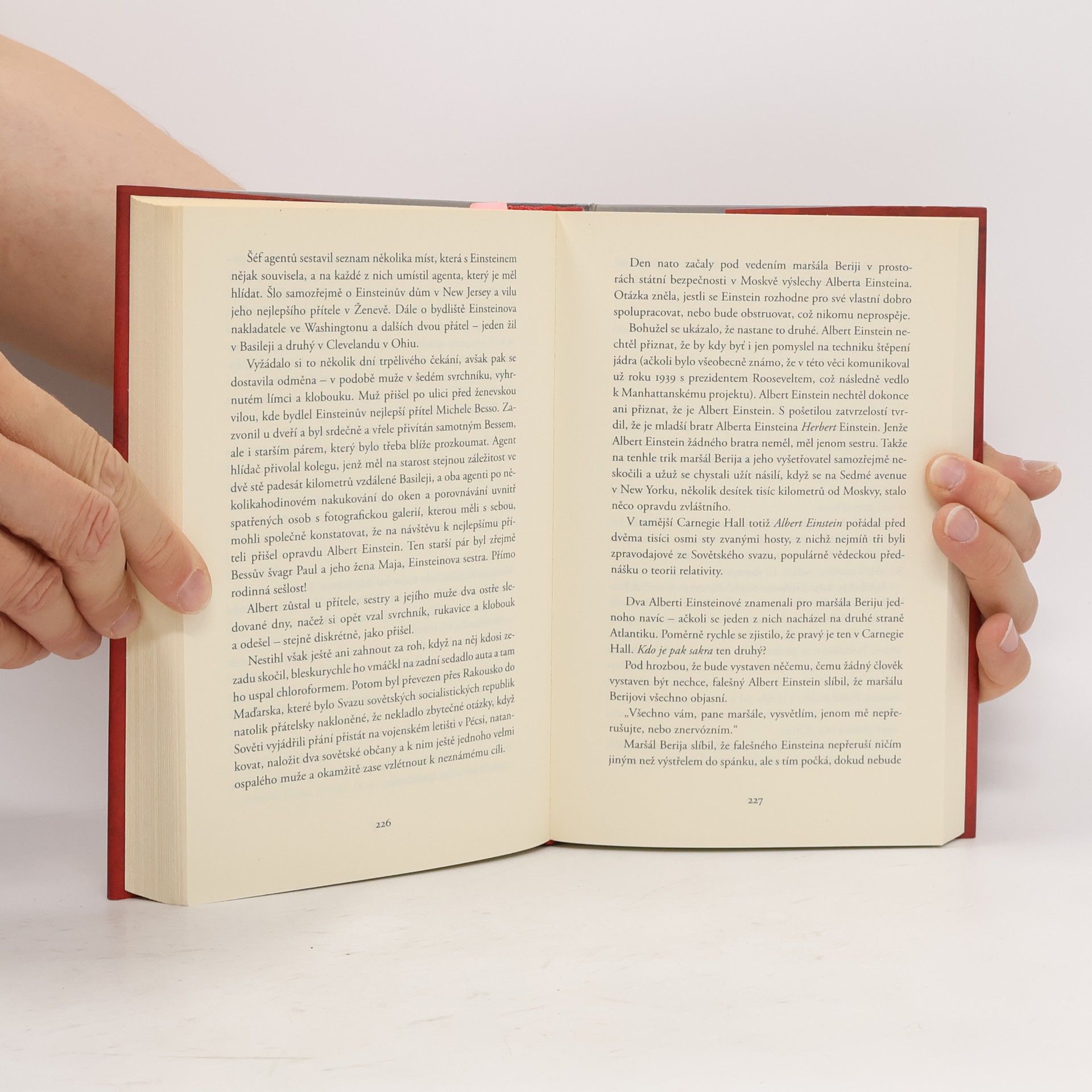 Jonas Jonasson Stoletý stařík, který vylezl z okna a zmizel