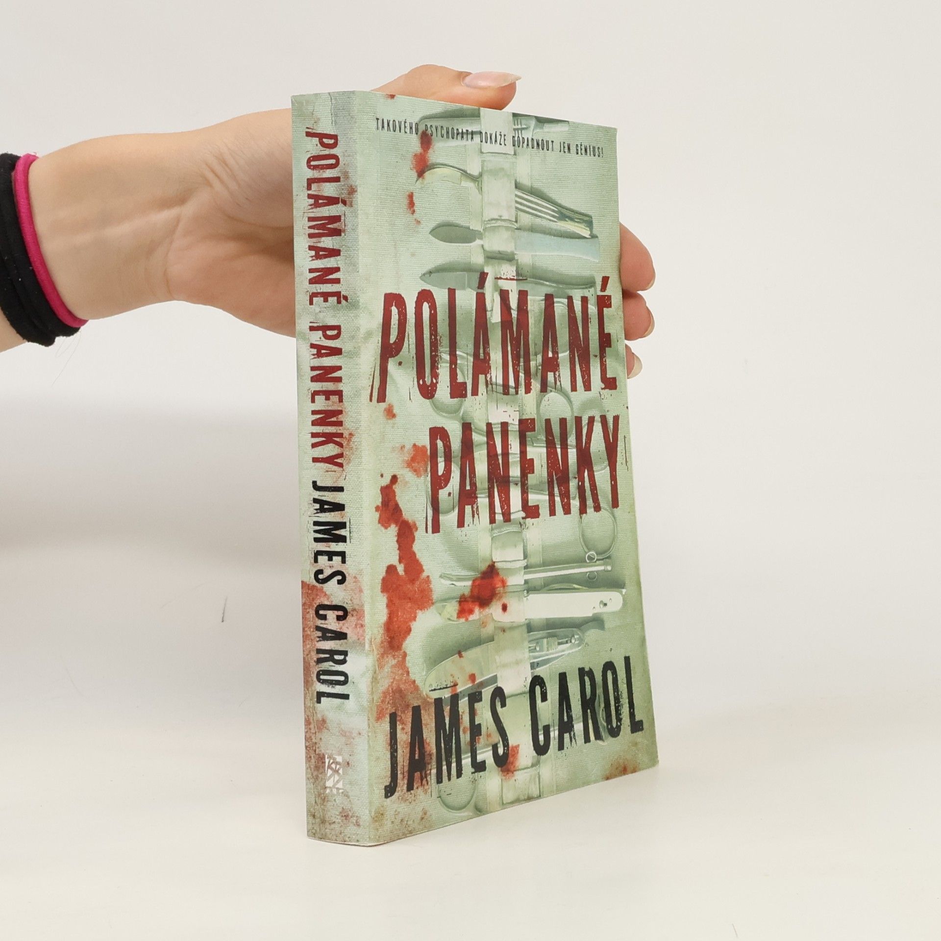 James Carol Polámané panenky