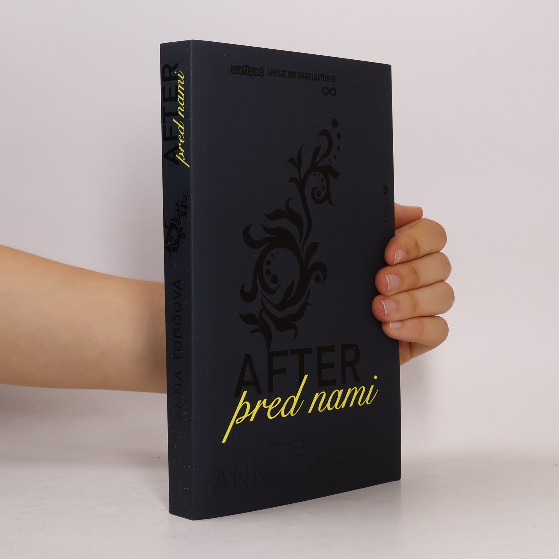 Anna Todd After 5. Pred nami