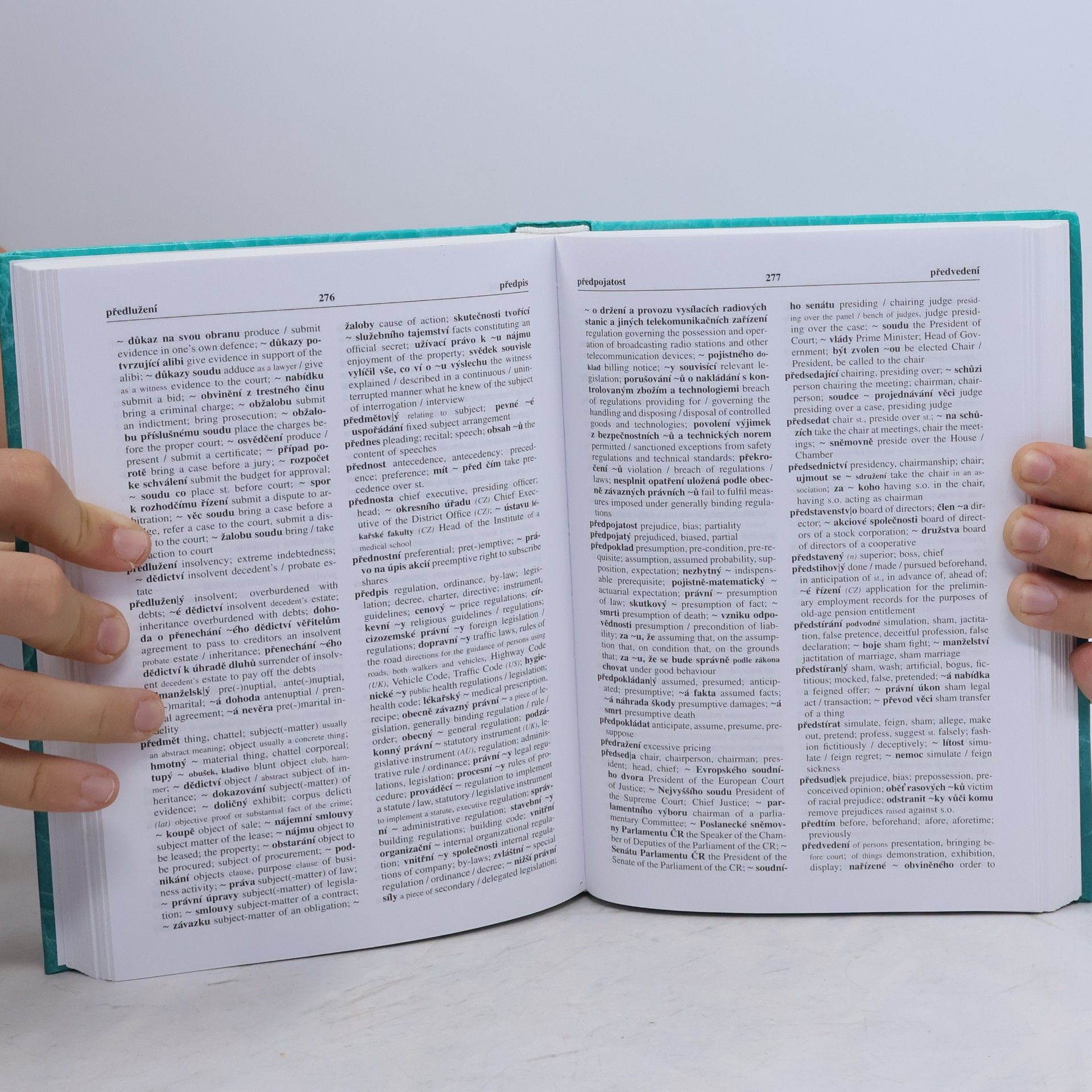 Marta Chromá Česko-anglický právnický slovník s vysvětlivkami. Czech-English Law Dictionary with Explanations