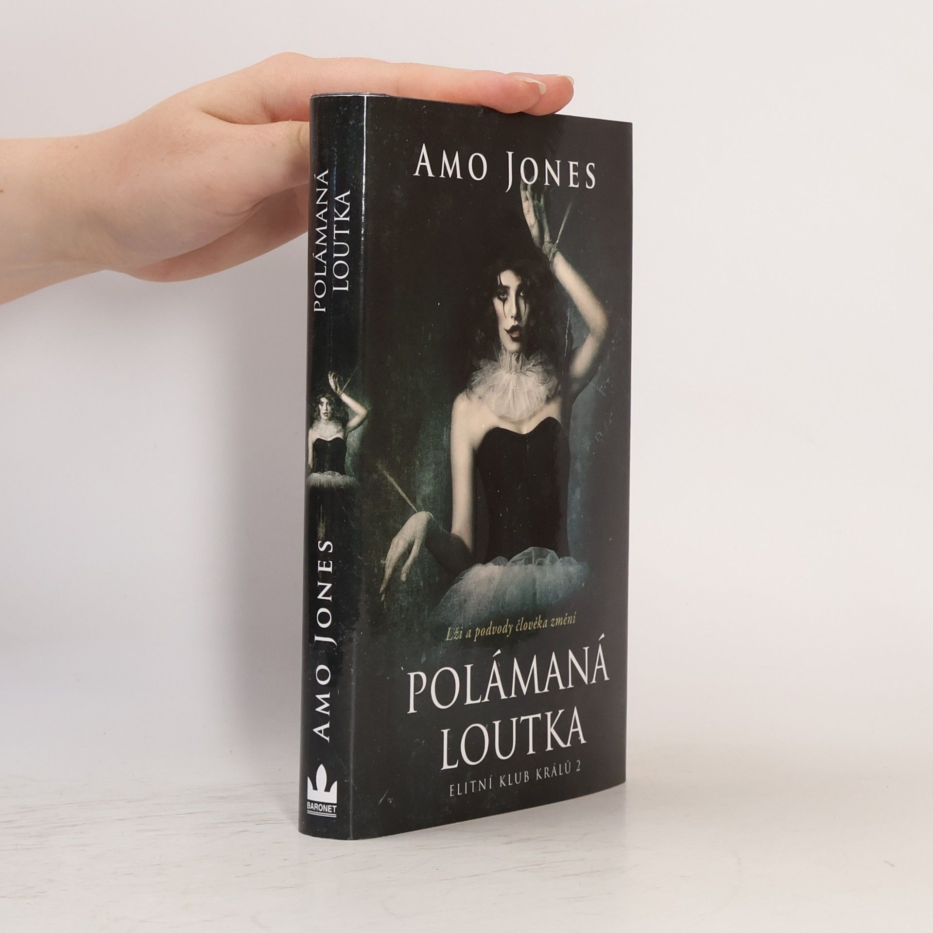 Amo Jones Polámaná loutka