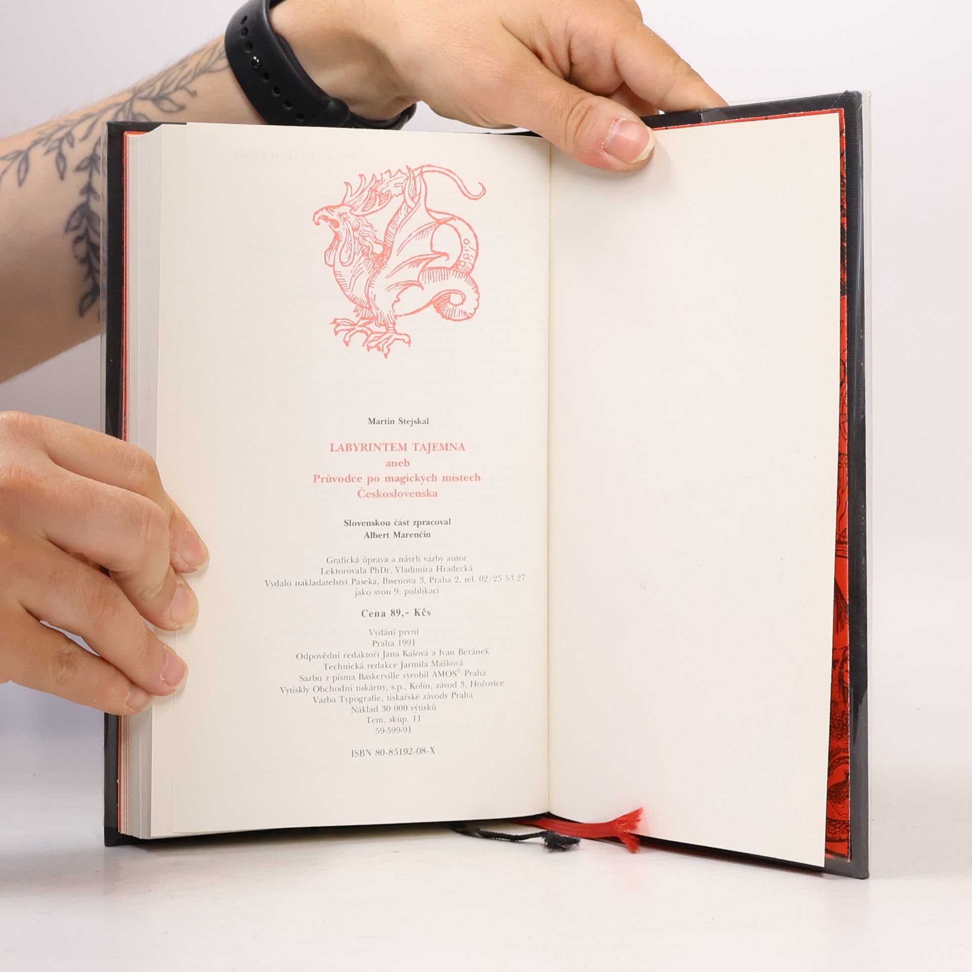 Various authors Labyrintem tajemna, aneb, Průvodce po magických místech Československa