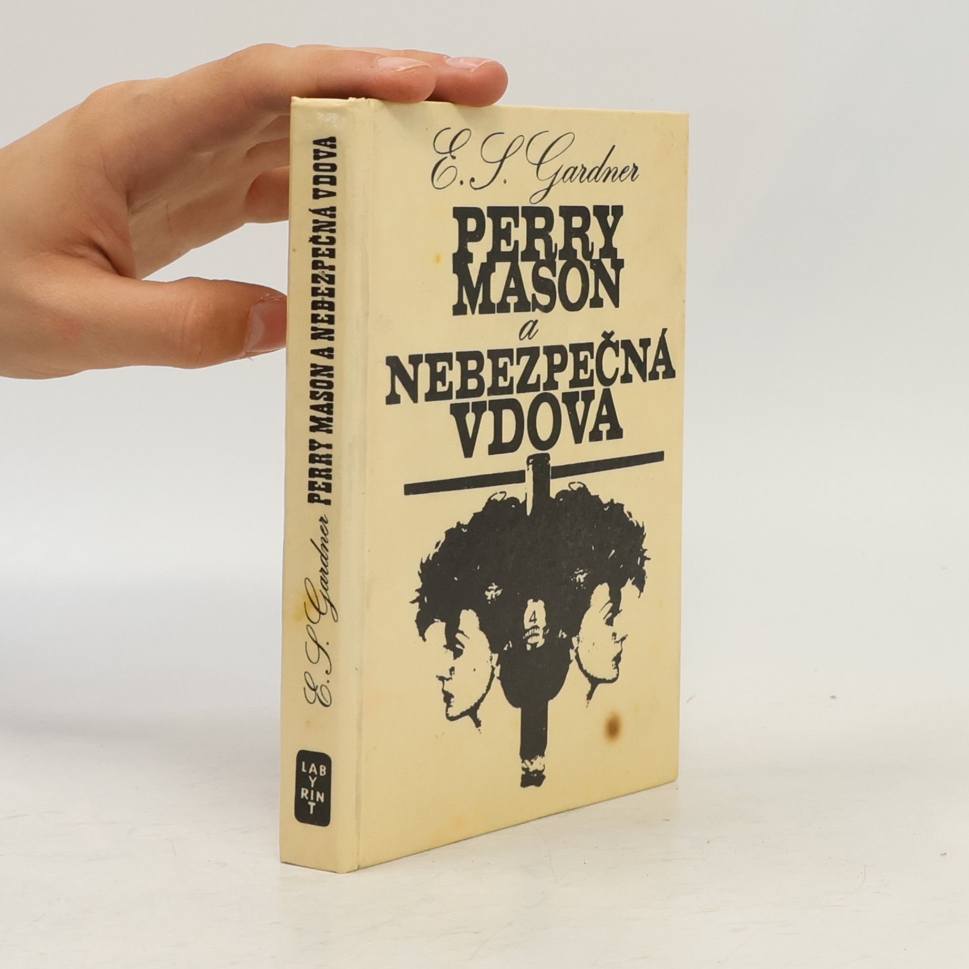 Erle Stanley Gardner Perry Mason a nebezpečná vdova