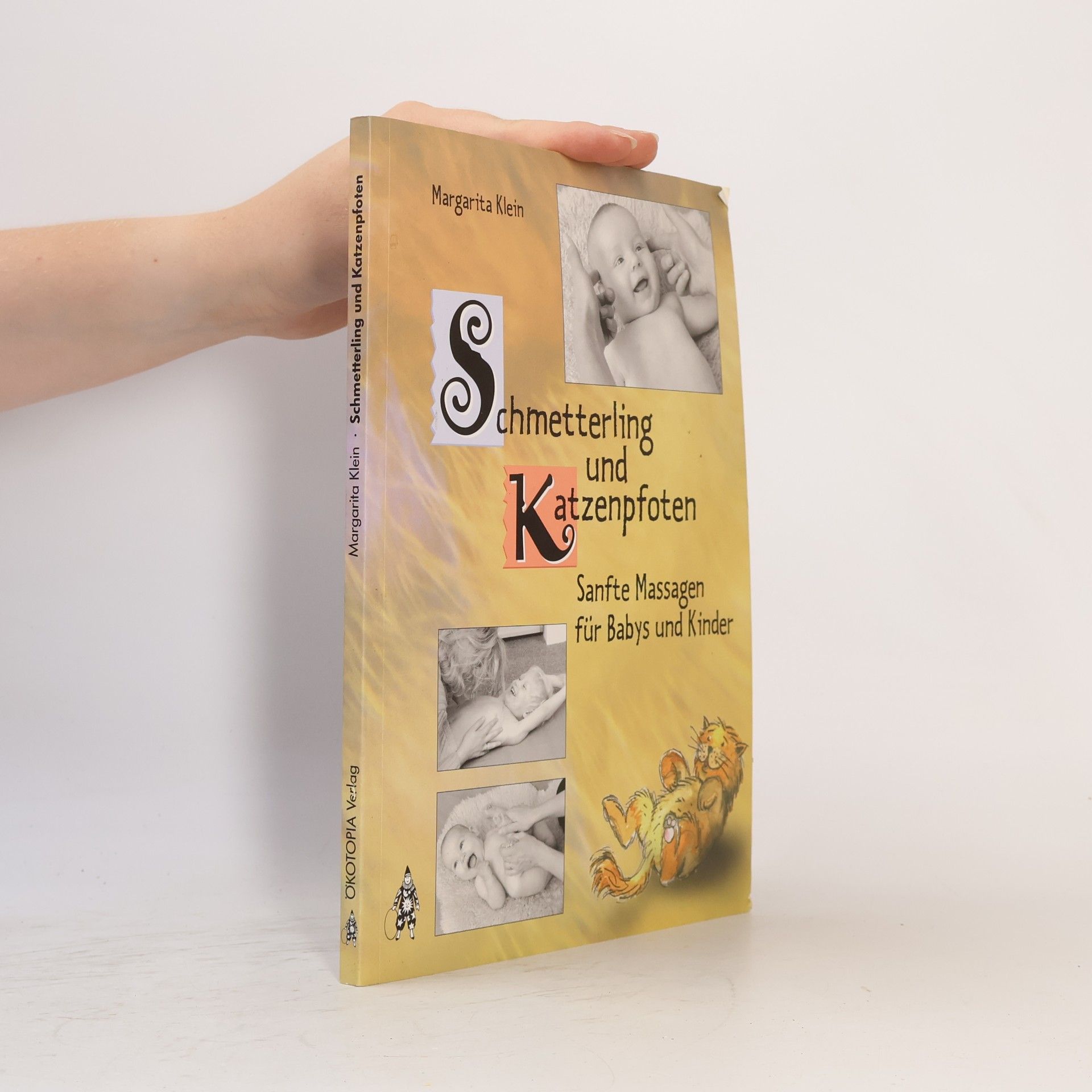 Schmetterling und Katzenpfoten