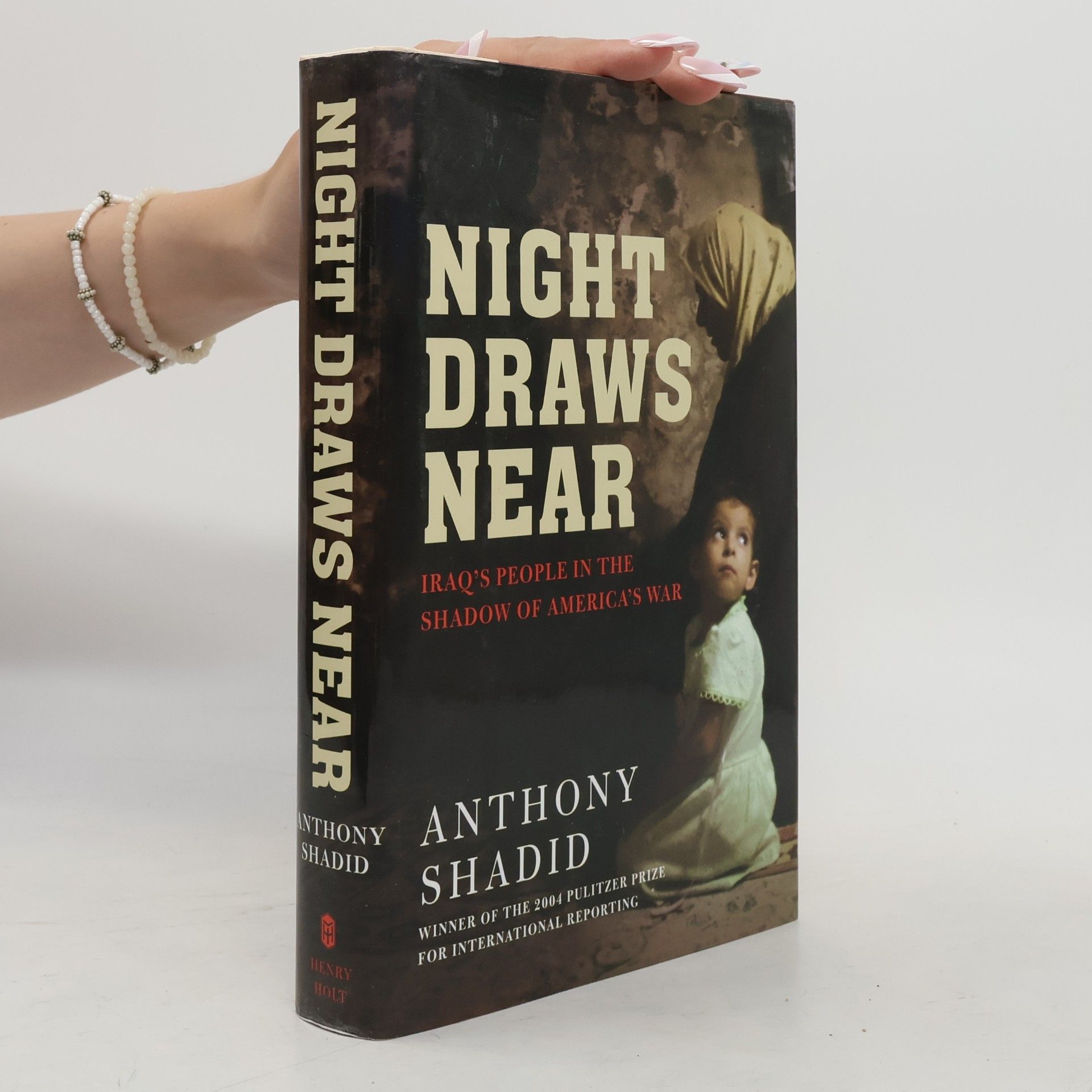 Anthony Shadid Night draws near : Iraq's people in the shadow of America's war