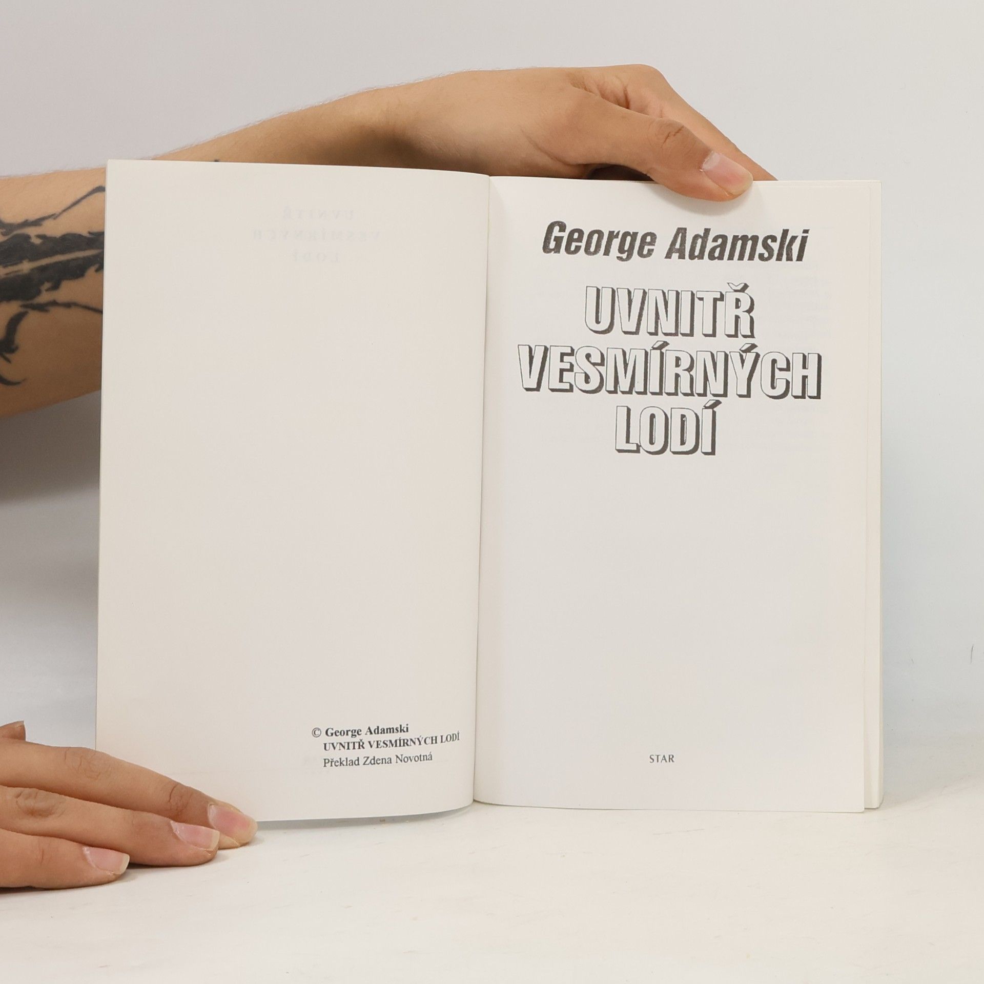 Adamski George Uvnitř vesmírných lodí