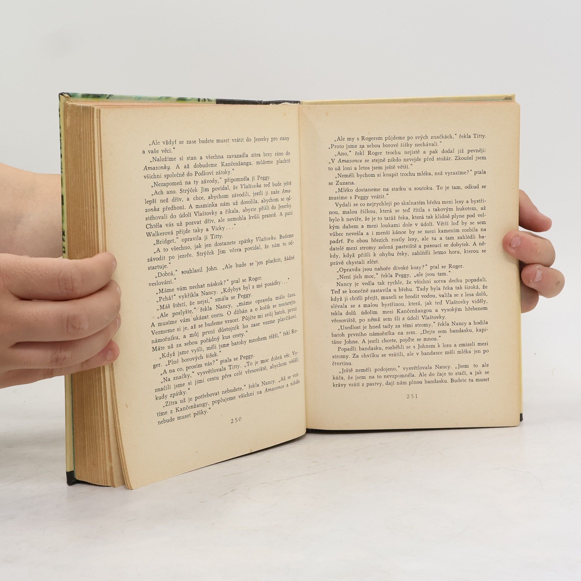 Arthur Ransome Trosečníci z Vlaštovky