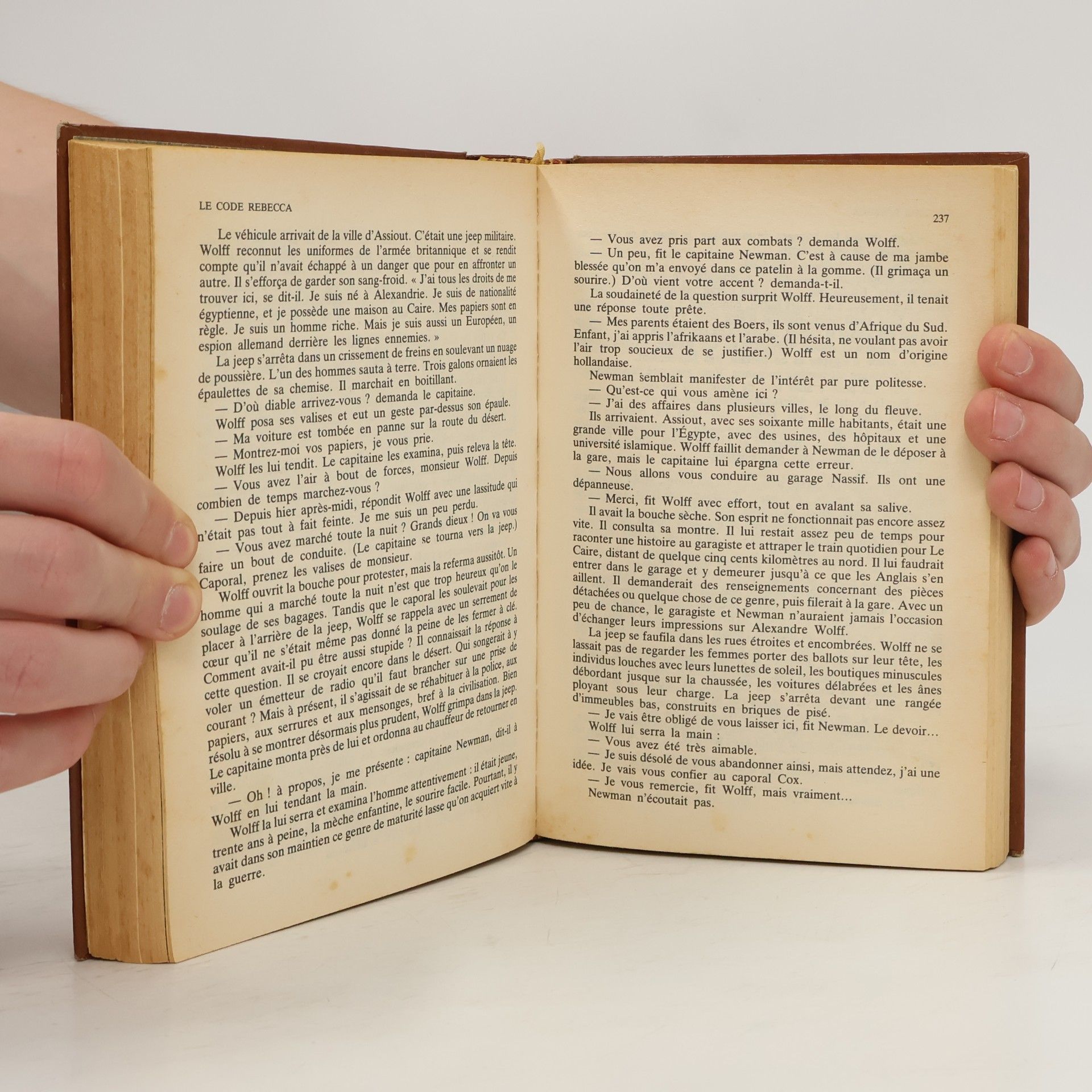 Jeanne Bourin Sélection du livre: Le jeu de la tentation. Pour l'amour des bêtes. Le code Rebecca. Une affaire de cœur