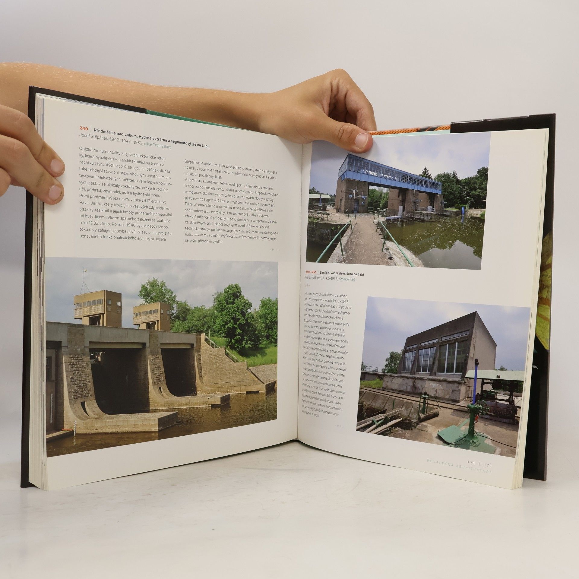 Štěpán Bartoš Ve víru modernosti. Architektura 20. století v Královéhradeckém kraji