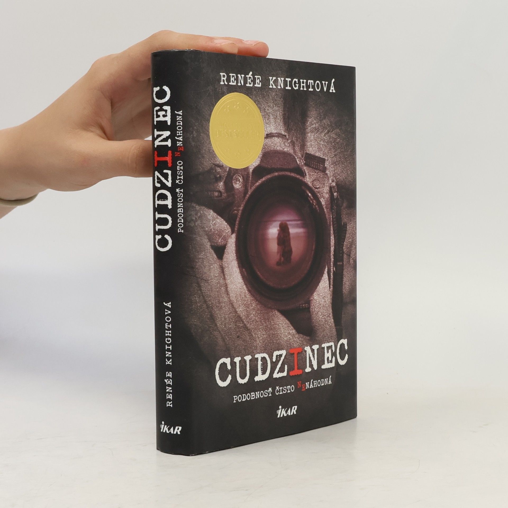 Rene e. Knight Cudzinec – Podobnosť čisto nenáhodná