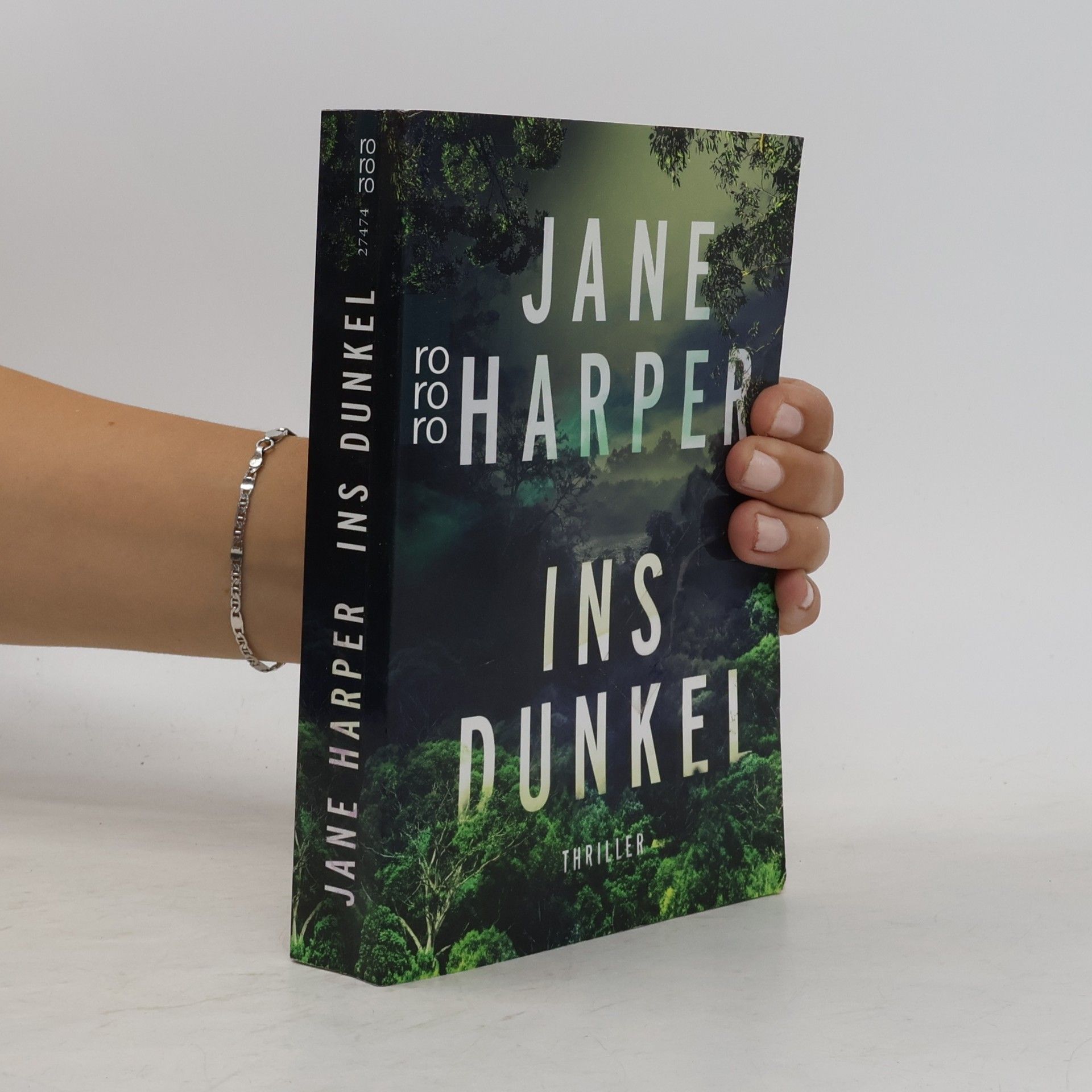Jane Harper Ins Dunkel