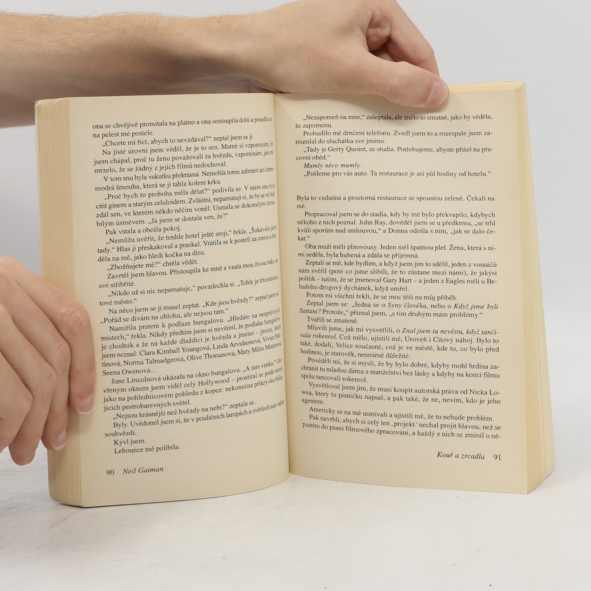 Neil Gaiman Kouř a zrcadla : smyšlenky a iluze