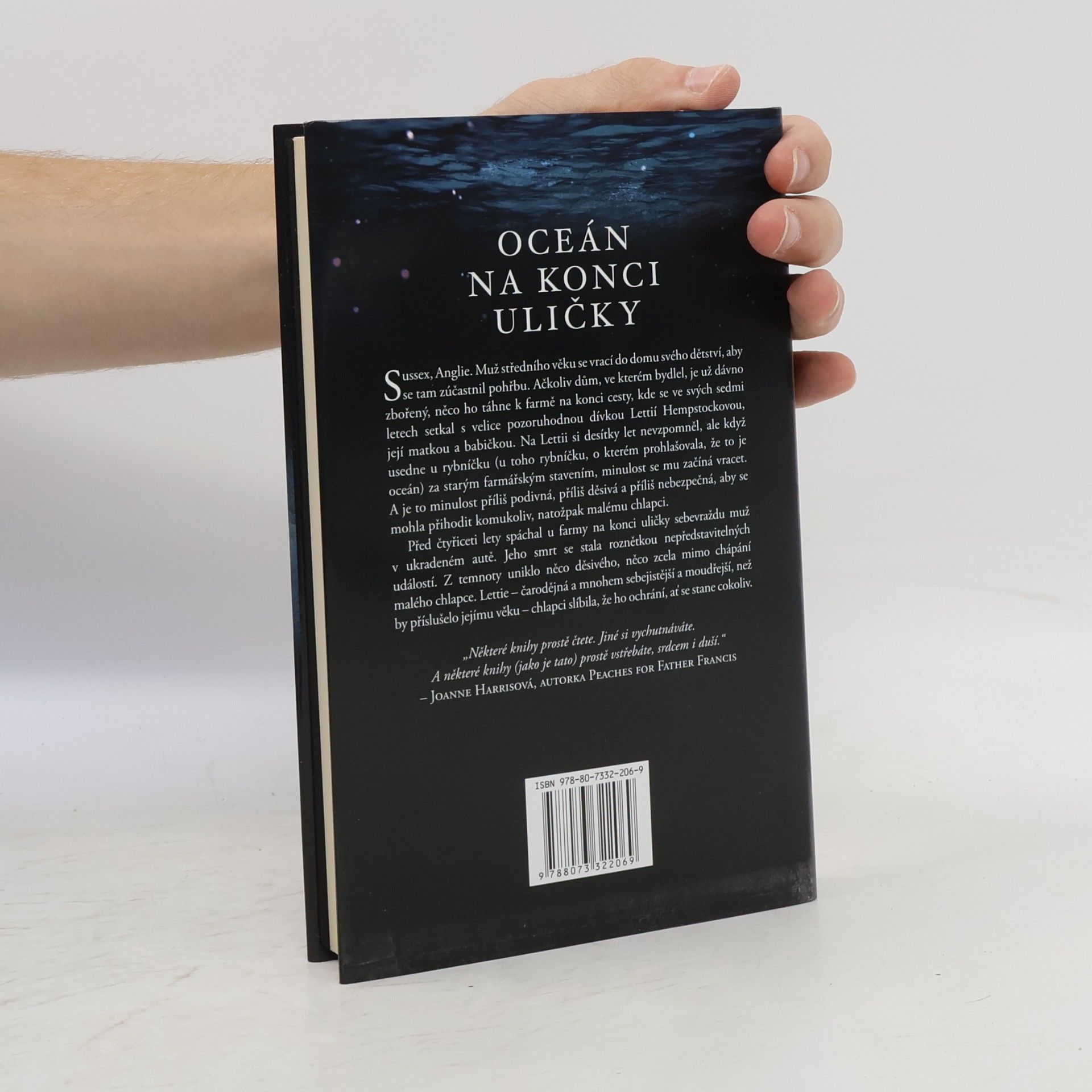 Neil Gaiman Oceán na konci uličky