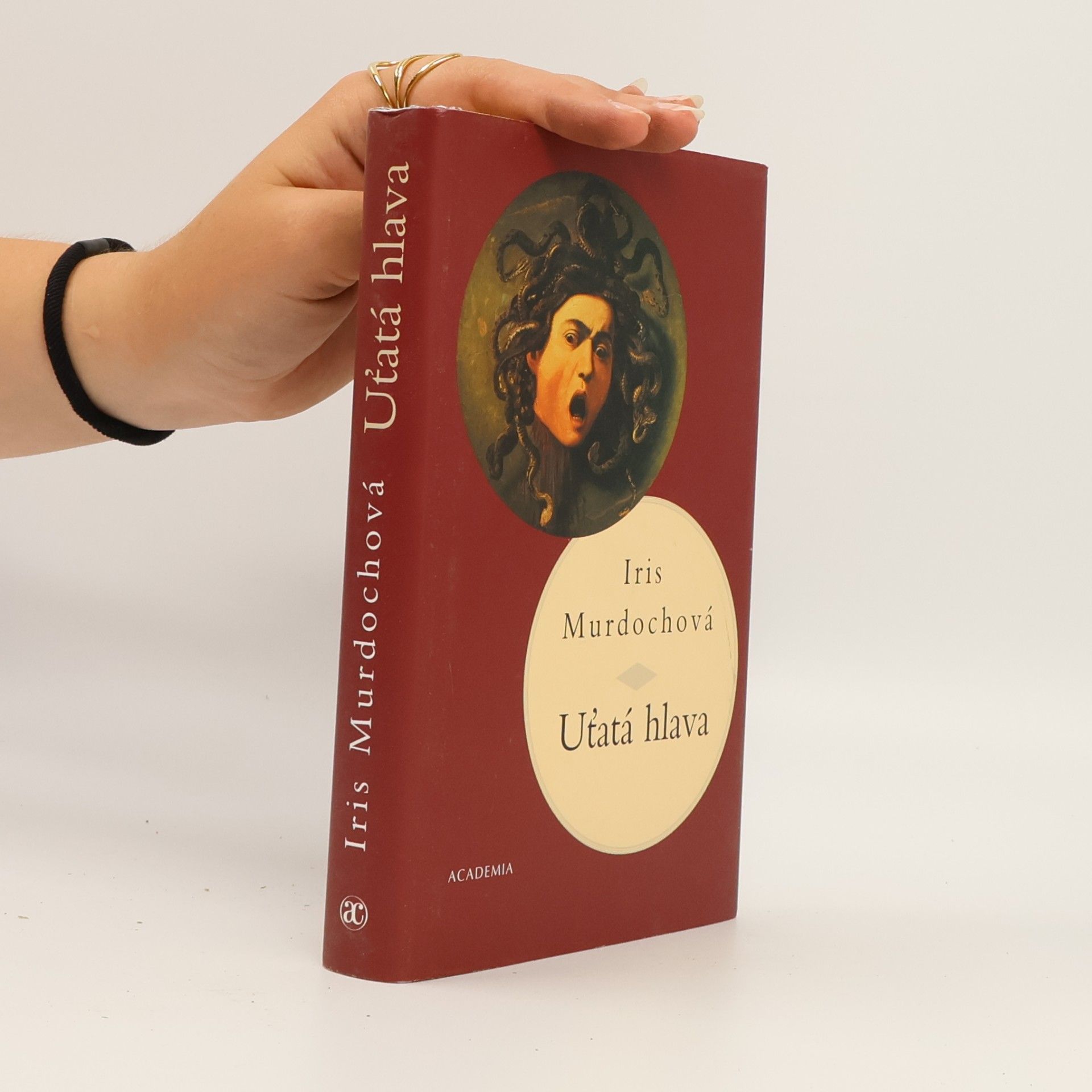 Iris Murdoch Uťatá hlava