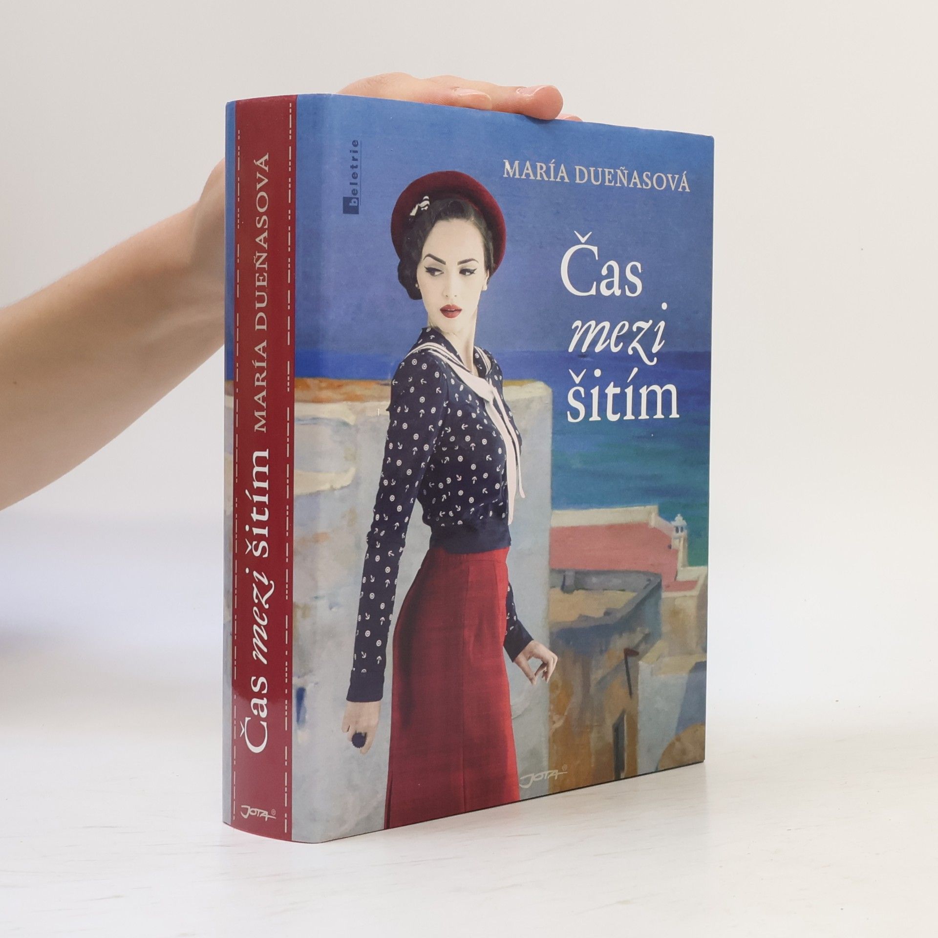 María Dueñas Čas mezi šitím