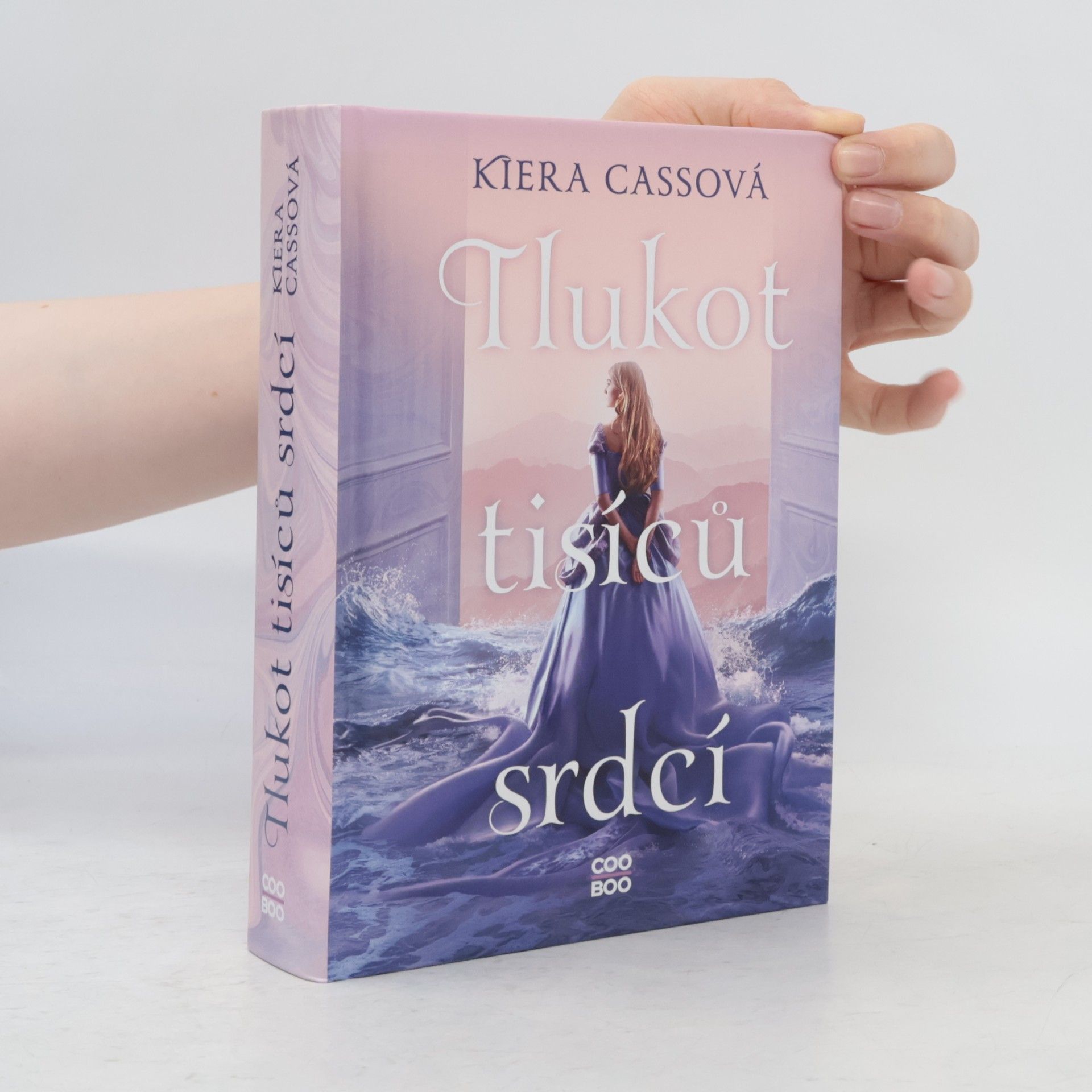 Kiera Cass Tlukot tisíců srdcí