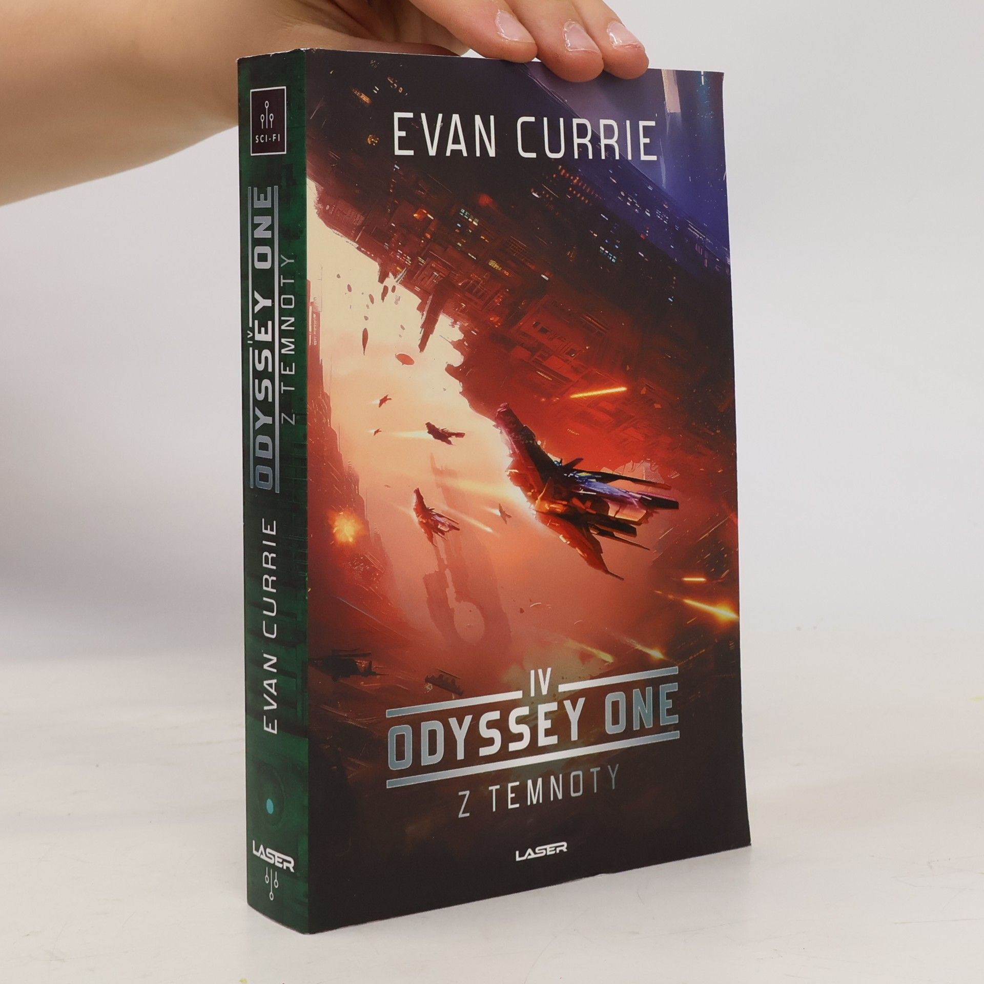 Evan Currie Odyssey One. Z temnoty