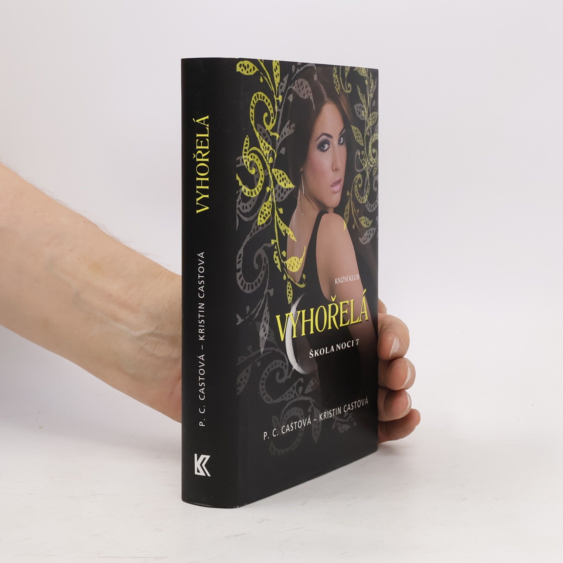 Phyllis Christine Cast Škola noci 7. Vyhořelá