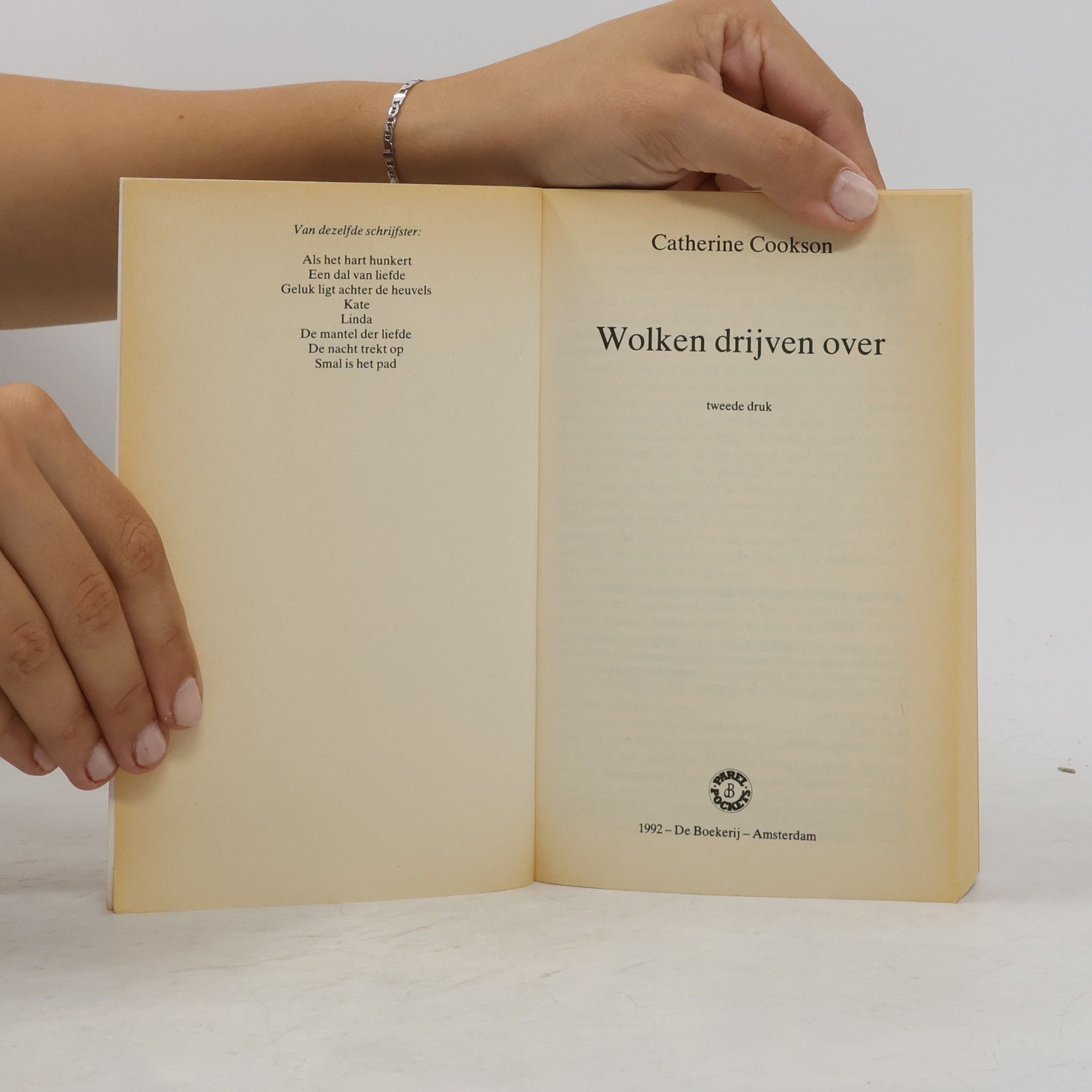 Catherine Cookson Wolken drijven over