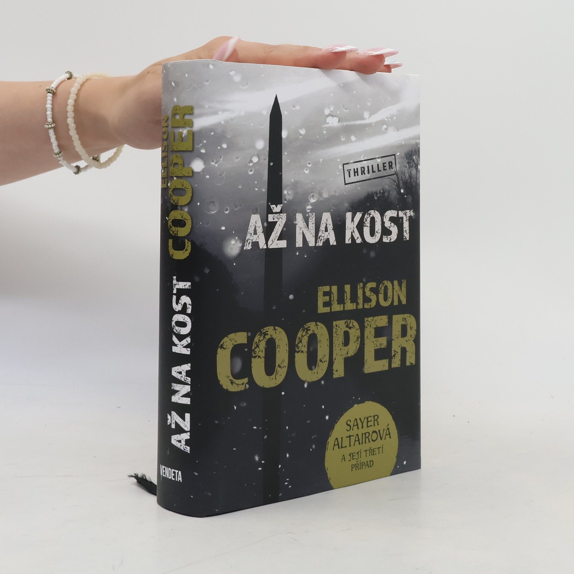 Ellison Cooper Až na kost