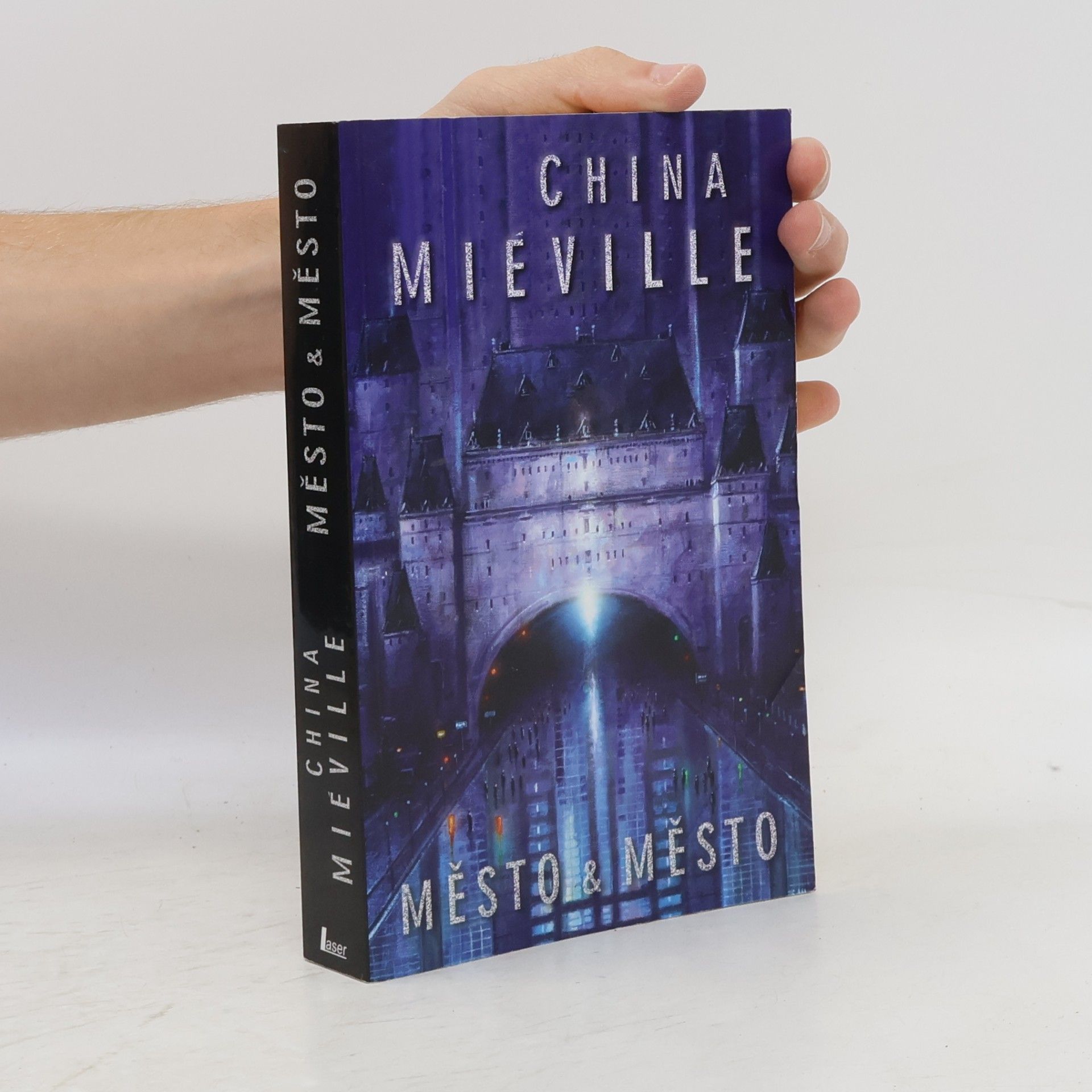 China Miéville Město & město