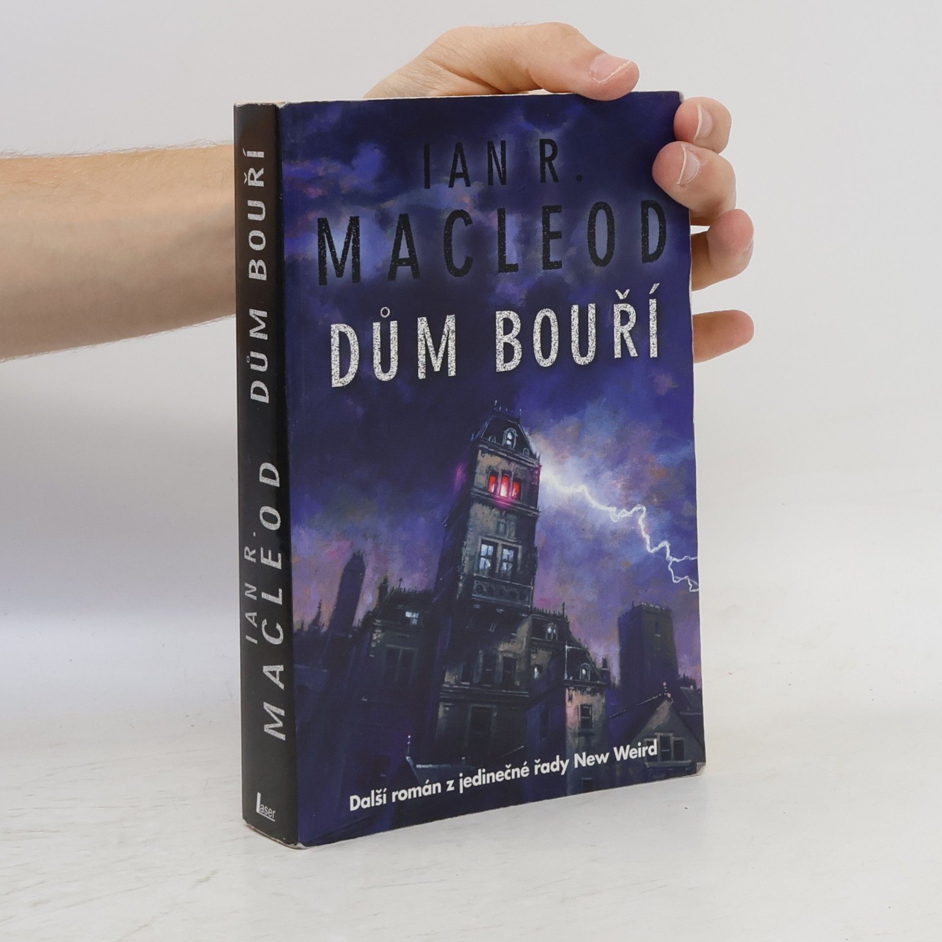 Ian R. MacLeod Dům bouří
