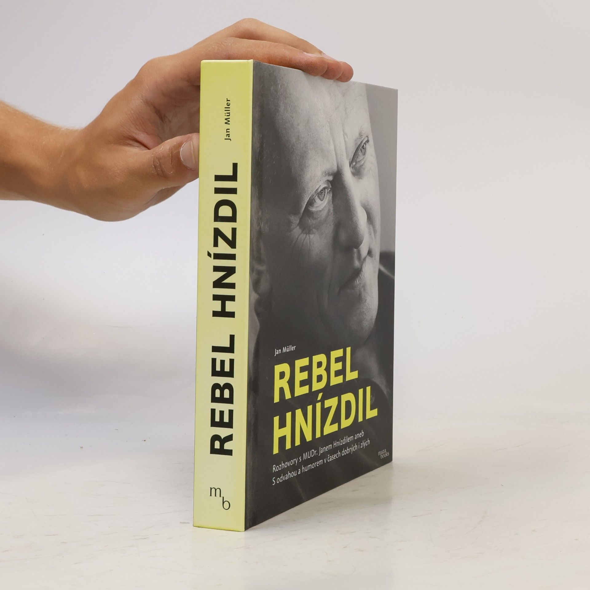 Jan-Werner Müller Rebel Hnízdil : rozhovory s MUDr. Janem Hnízdilem aneb S odvahou a humorem v časech dobrých i zlých