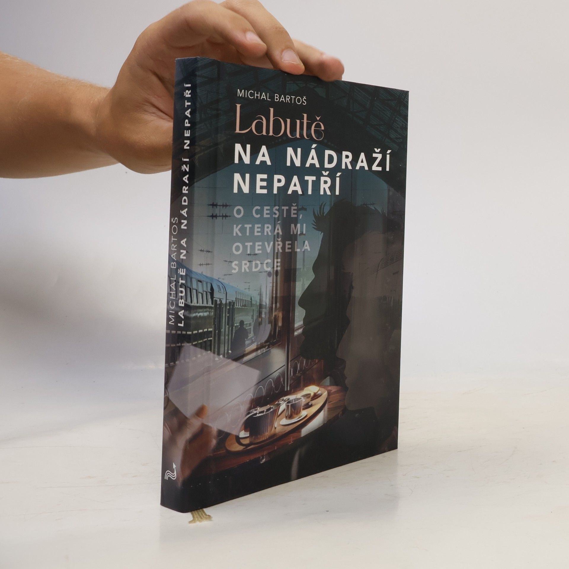 Michal Bartoš Labutě na nádraží nepatří
