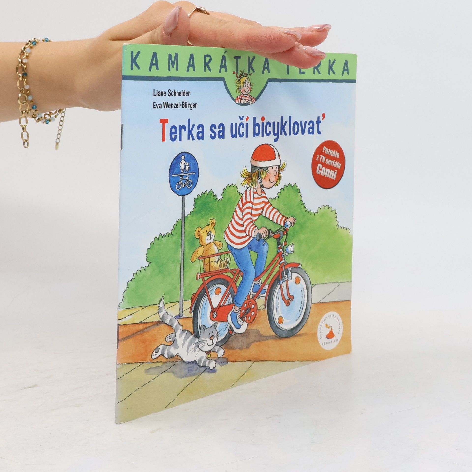 Lianne Schneider Terka sa učí bicyklovať