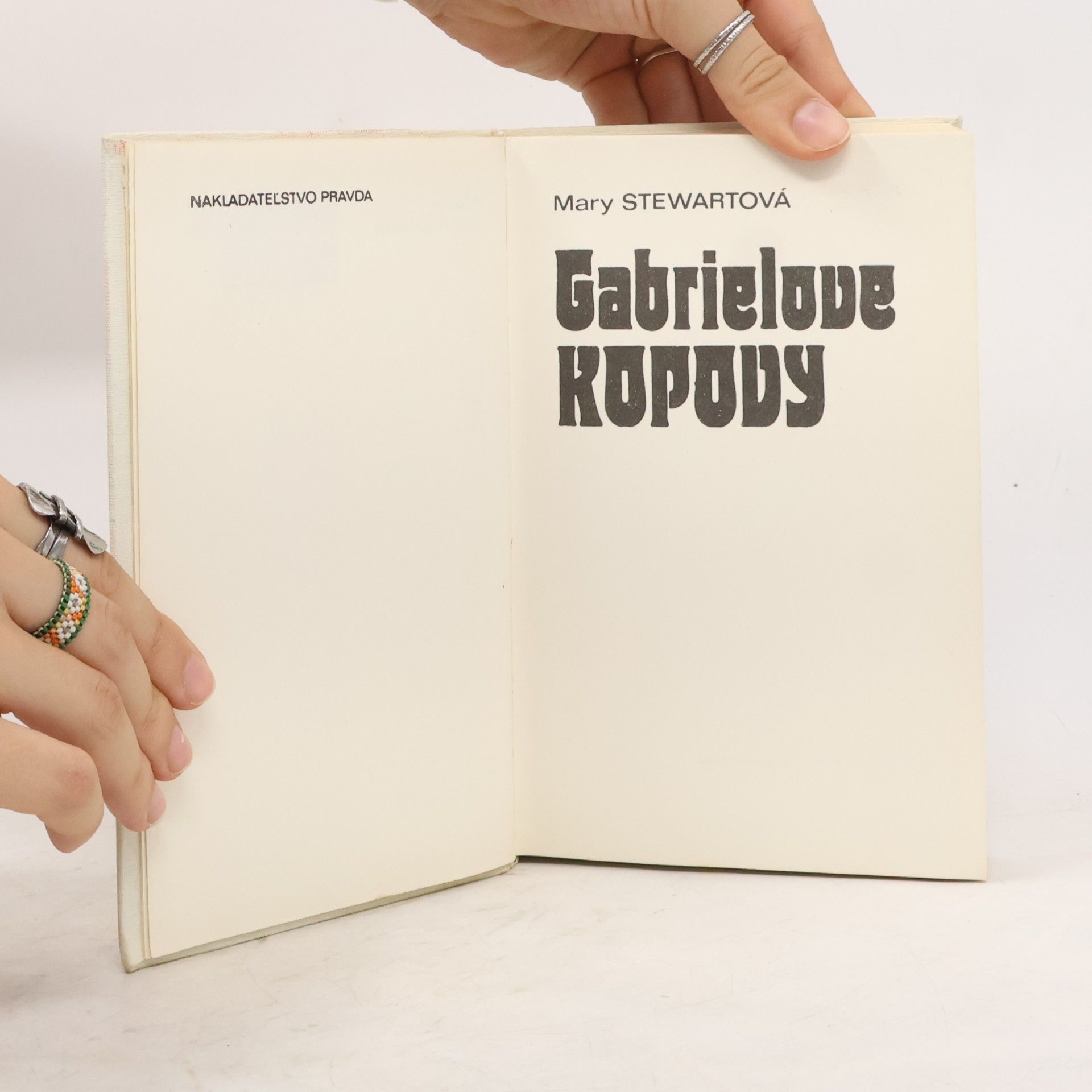 Mary Stewart Gabrielove kopovy