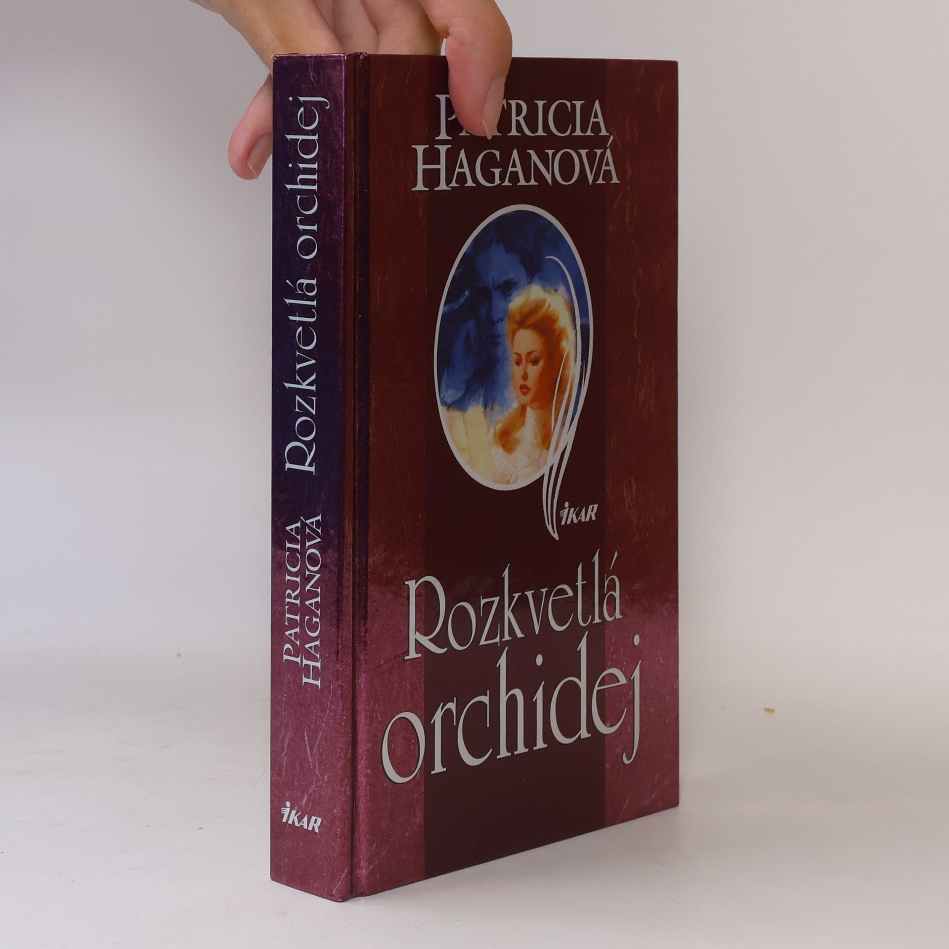 Patricia Hagan Rozkvetlá orchidej
