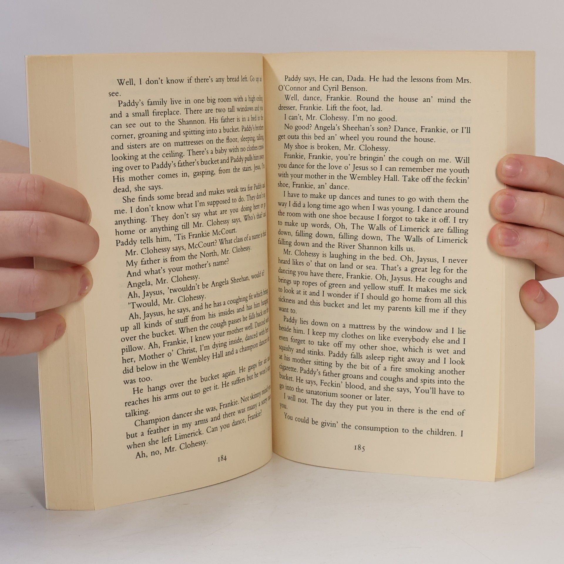 Frank McCourt Angela's ashes. A memoir of a childhood