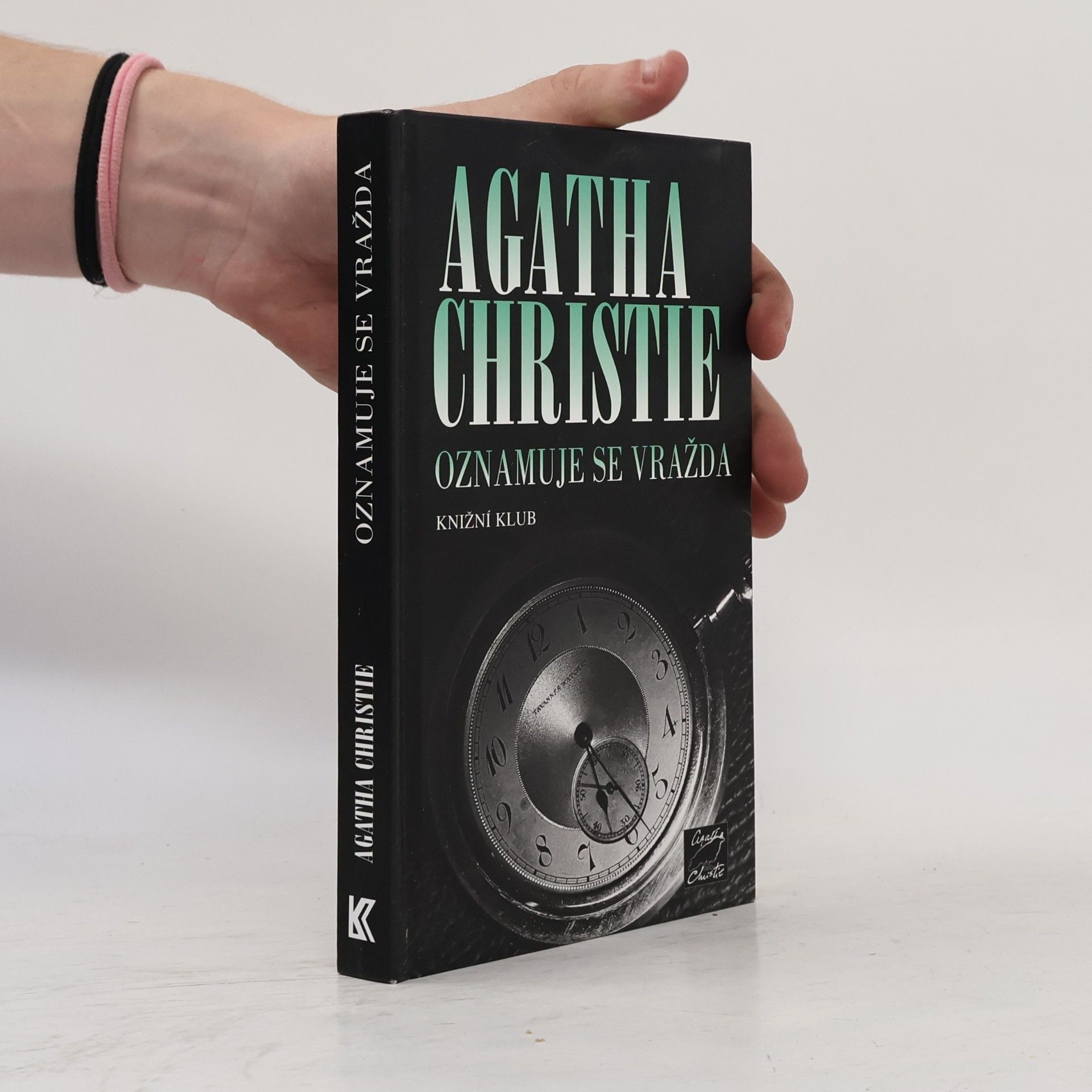 Agatha Christie Oznamuje se vražda