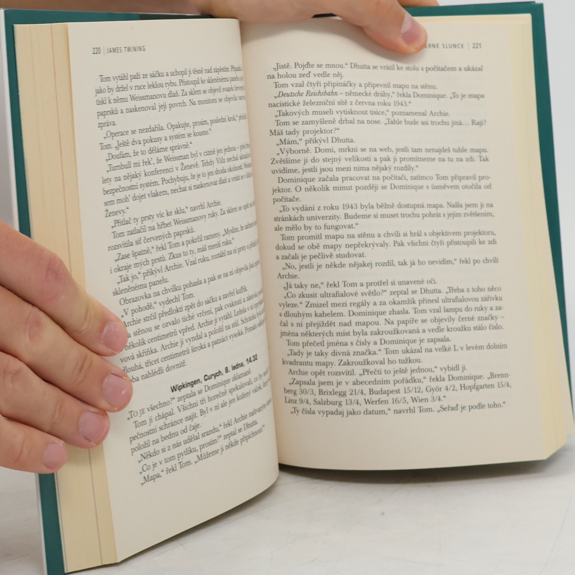 Nora Roberts Nejlepší světové čtení: Andělské vodopády, Černé slunce, Dobrý ročník, Orbit