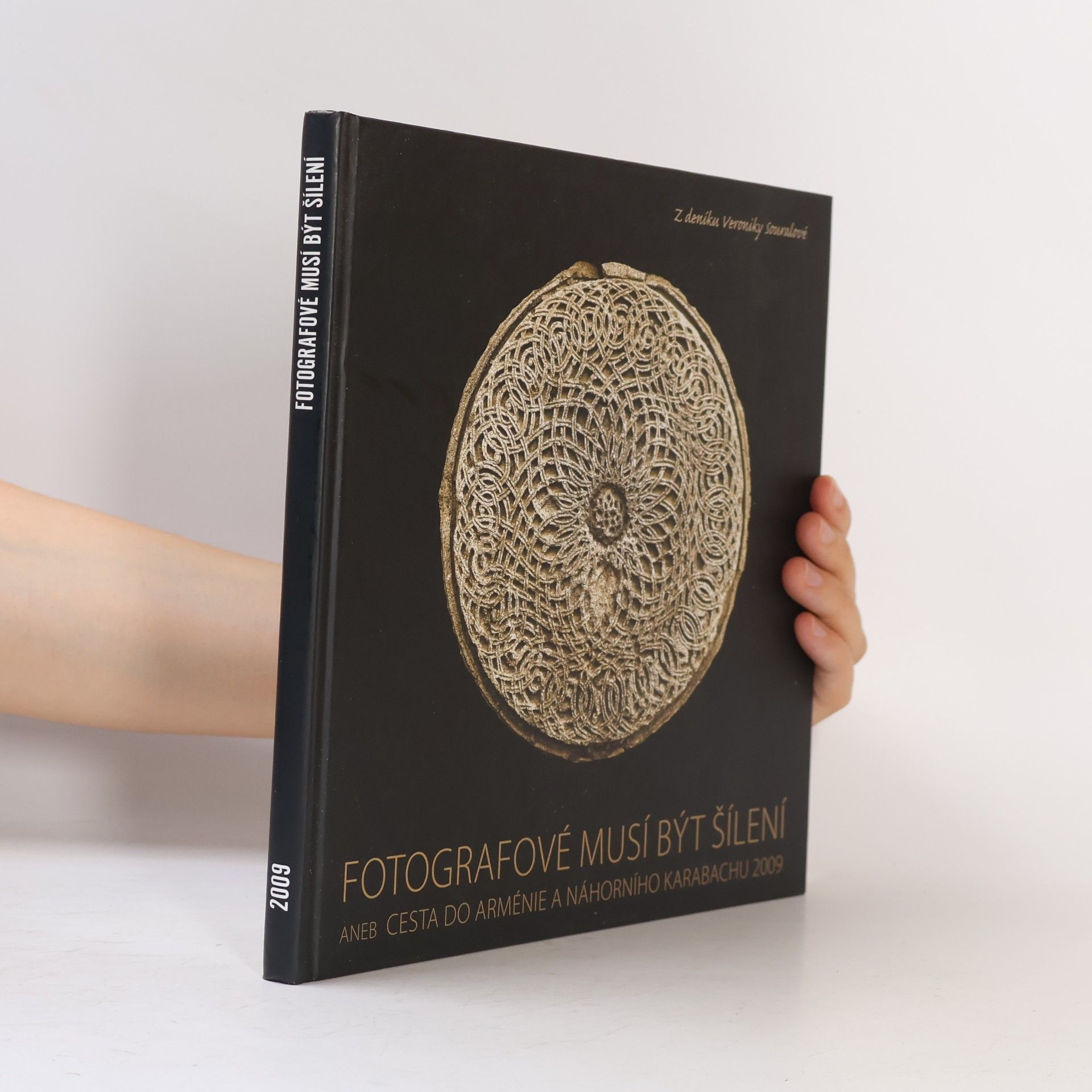 Veronika Souralová Fotografové musí být šílení aneb Cesta do Arménie a Náhorního Karabachu 2009