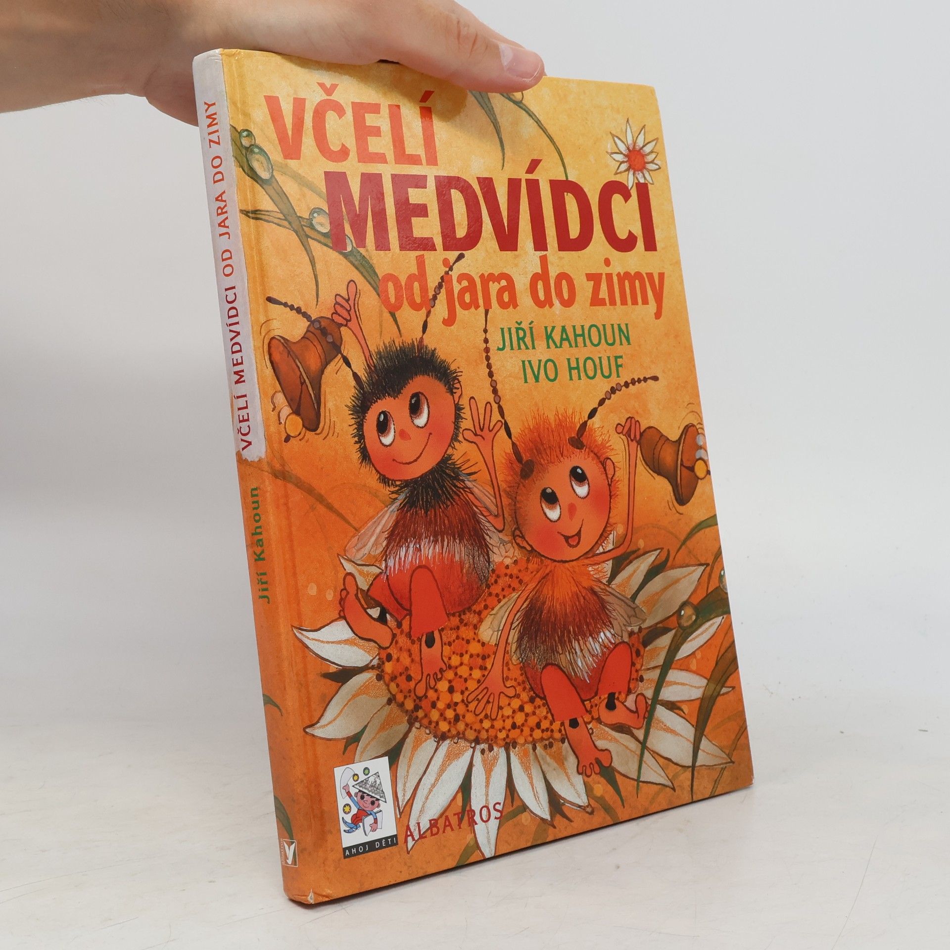 Včelí medvídci od jara do zimy