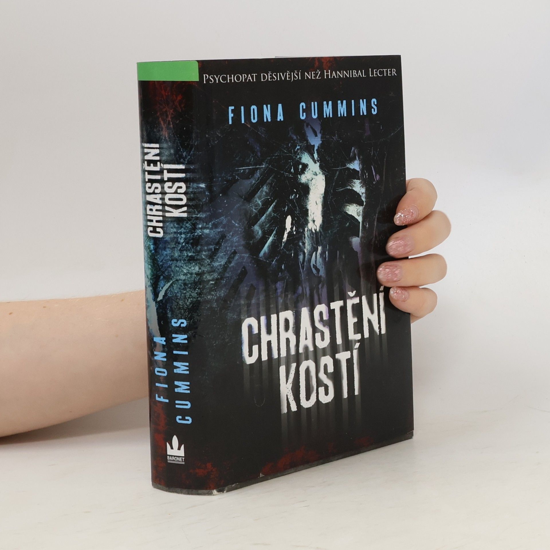 Fiona Cummins Chrastění kostí