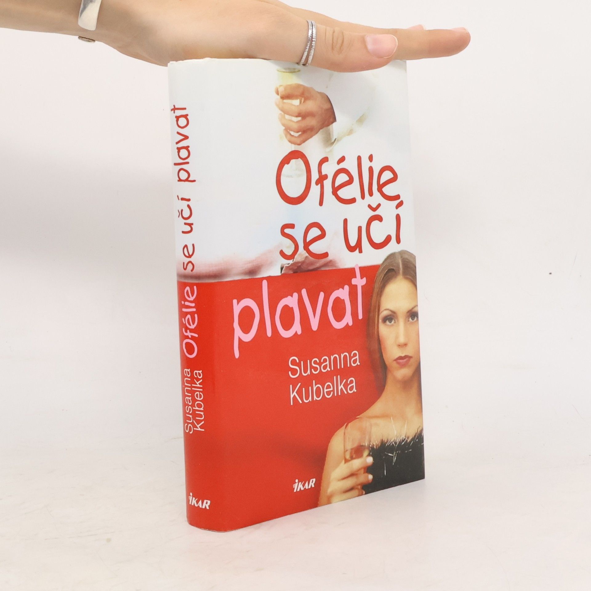 Susanna Kubelka Ofélie se učí plavat