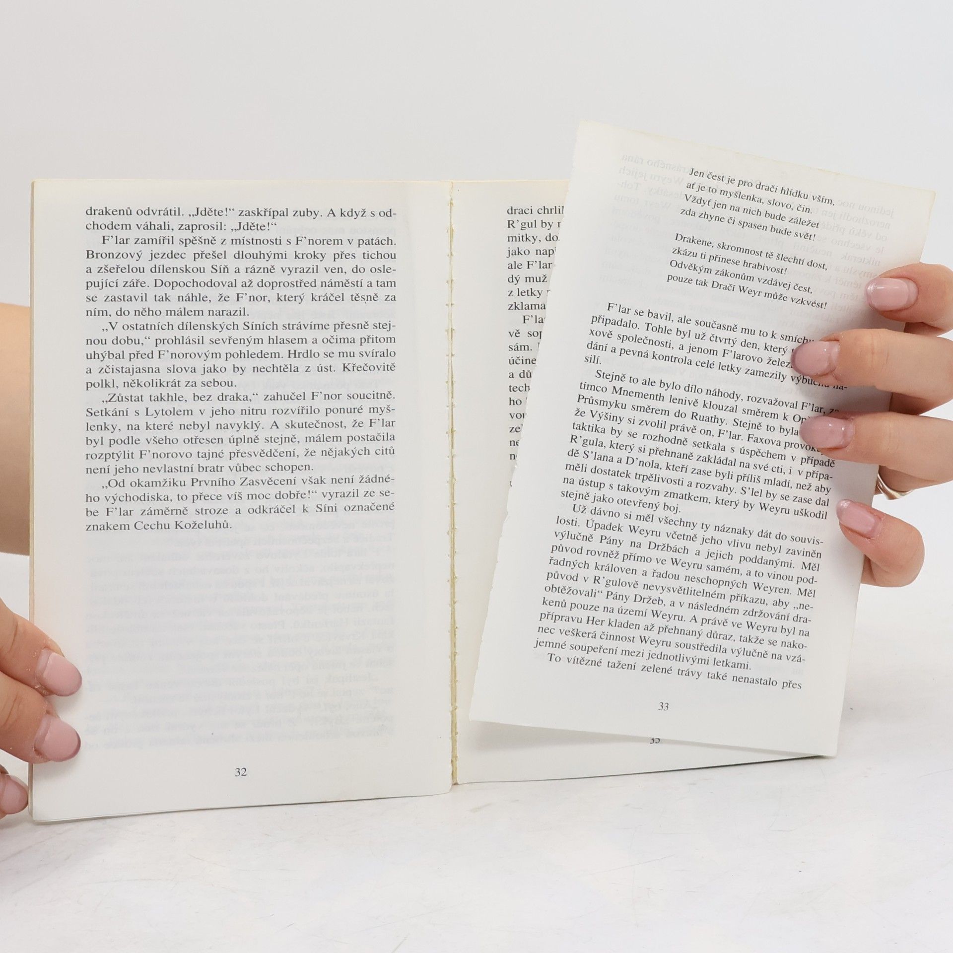 Anne McCaffrey Drakeni z Pernu 1. Dračí let