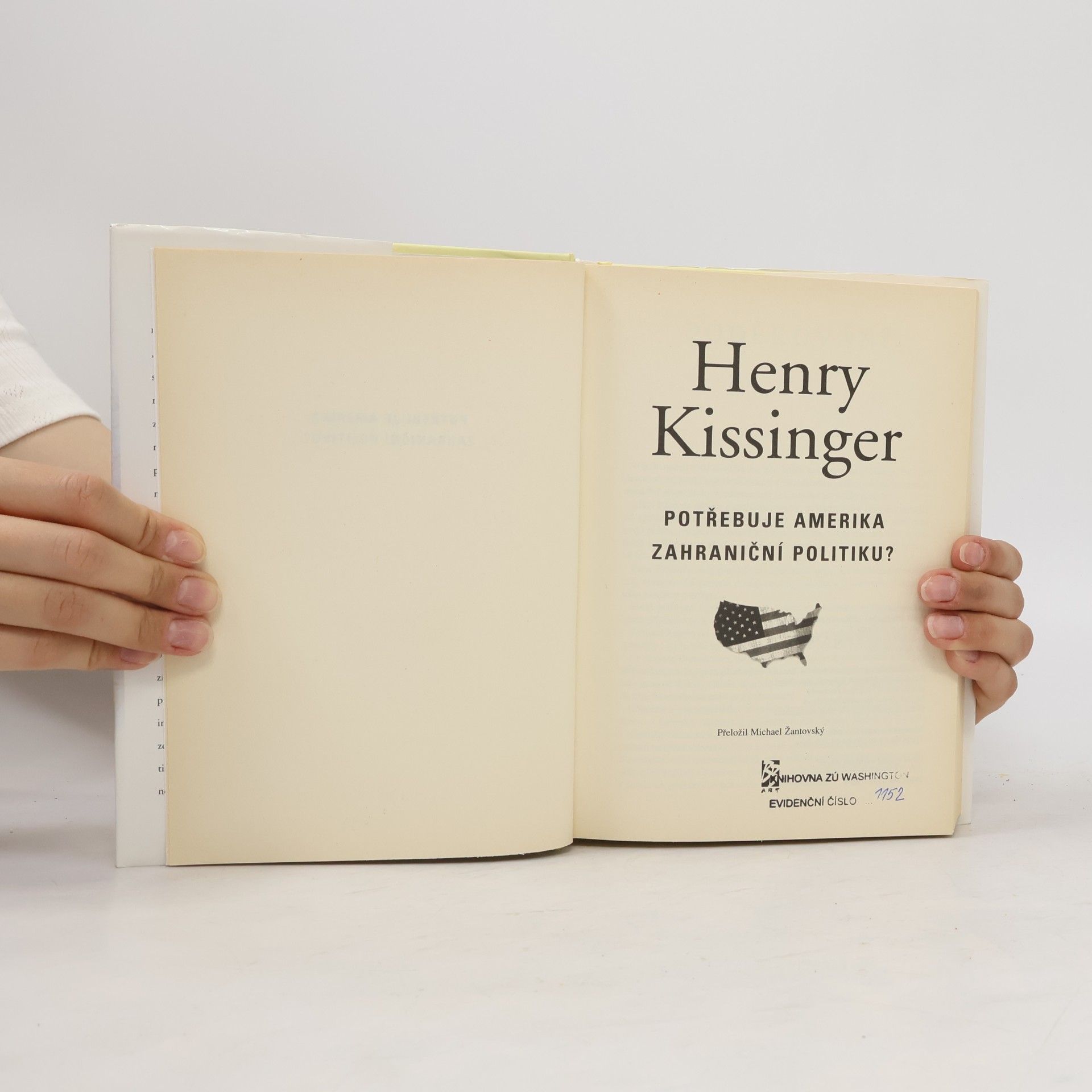 Henry Kissinger Potřebuje Amerika zahraniční politiku?