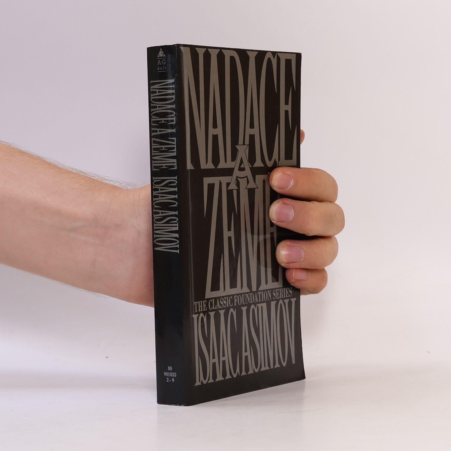 Isaac Asimov Nadace a Země