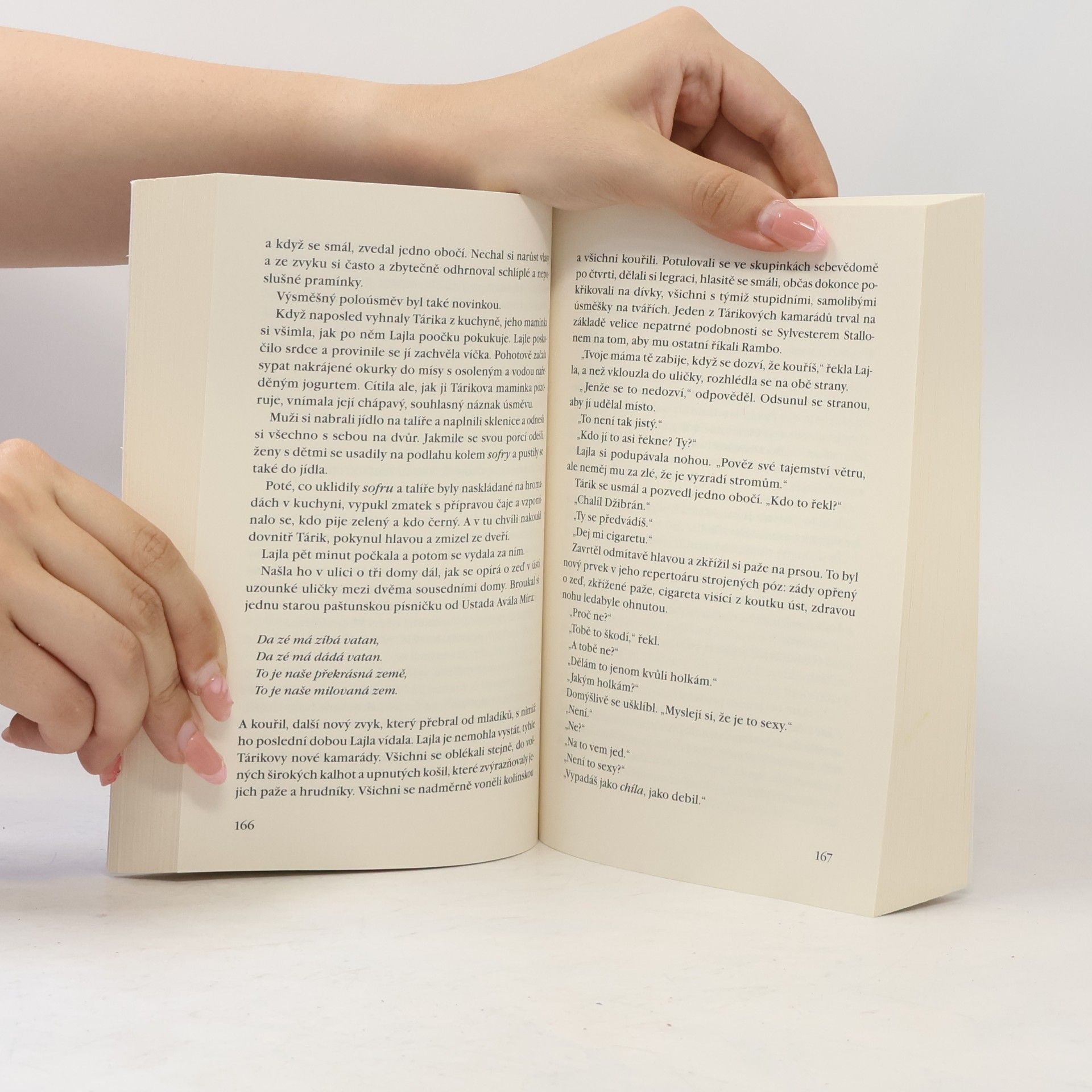 Khaled Hosseini Tisíce planoucích sluncí