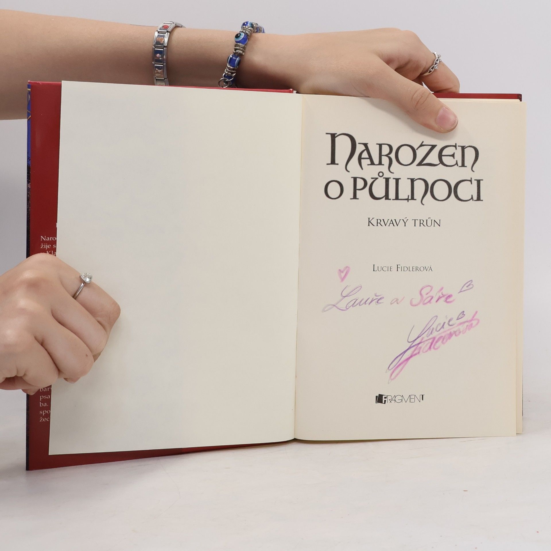 Lucie Fidlerová Narozen o půlnoci. Krvavý trůn